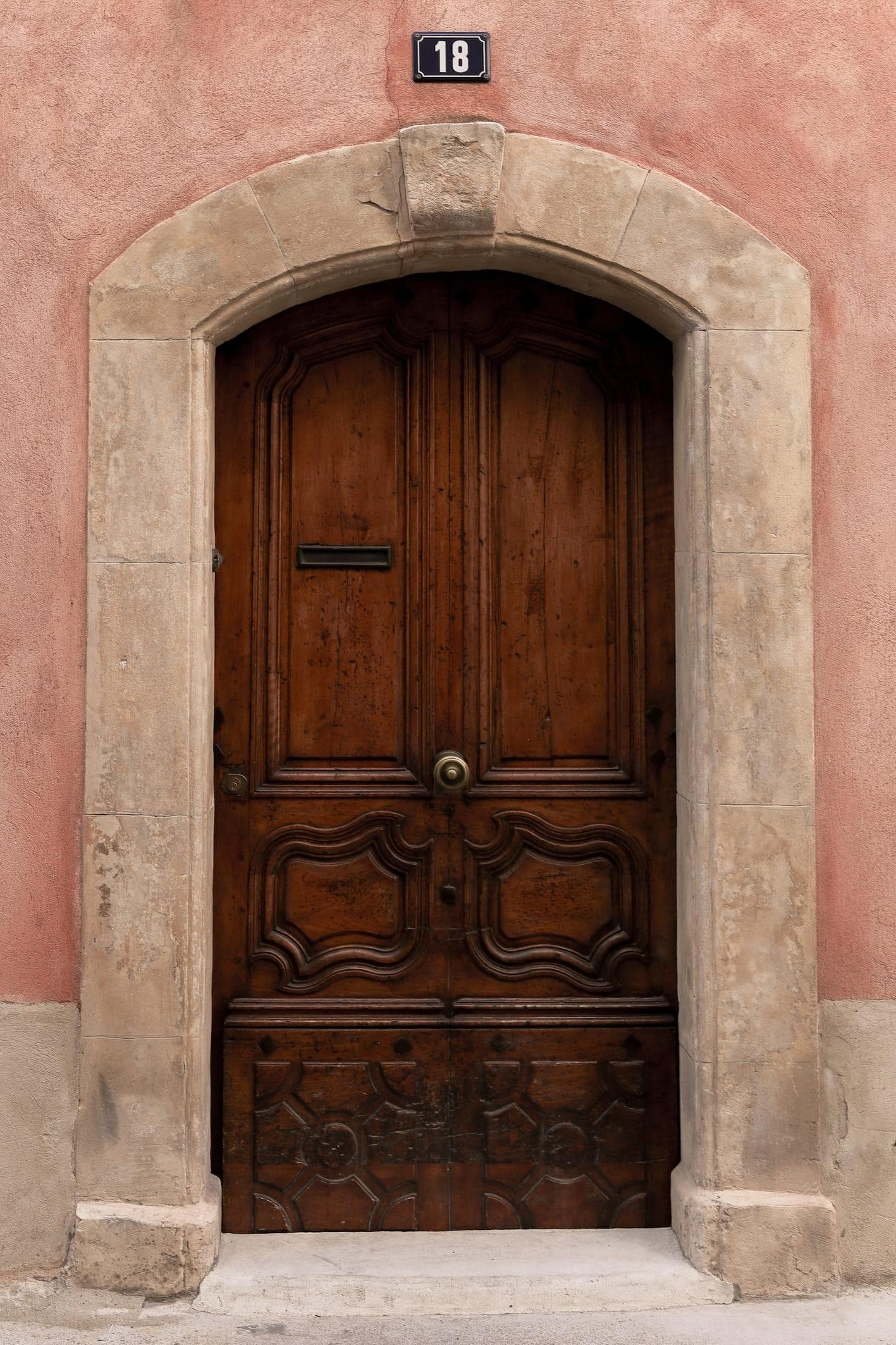 The entrance gate of Villa Barri in Nyons. © Ve Studio