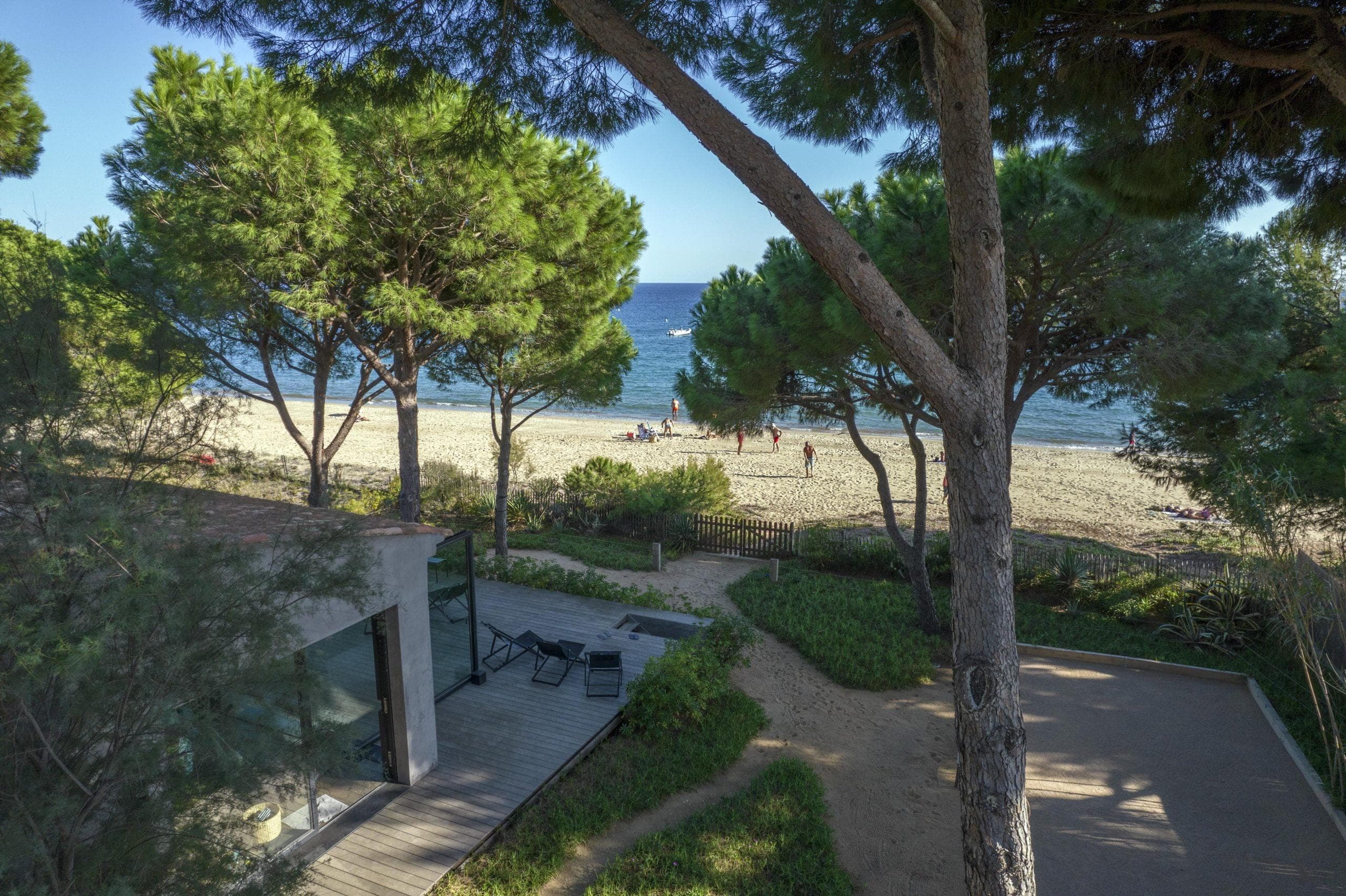 At the end of Villa Cape Cod’s garden, the beach awaits!
