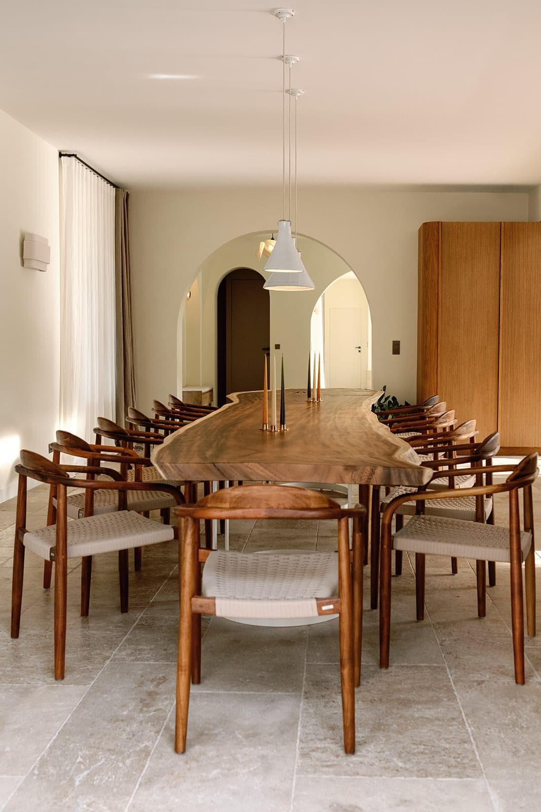 The solid wood dining table. © Caro Cuinet
