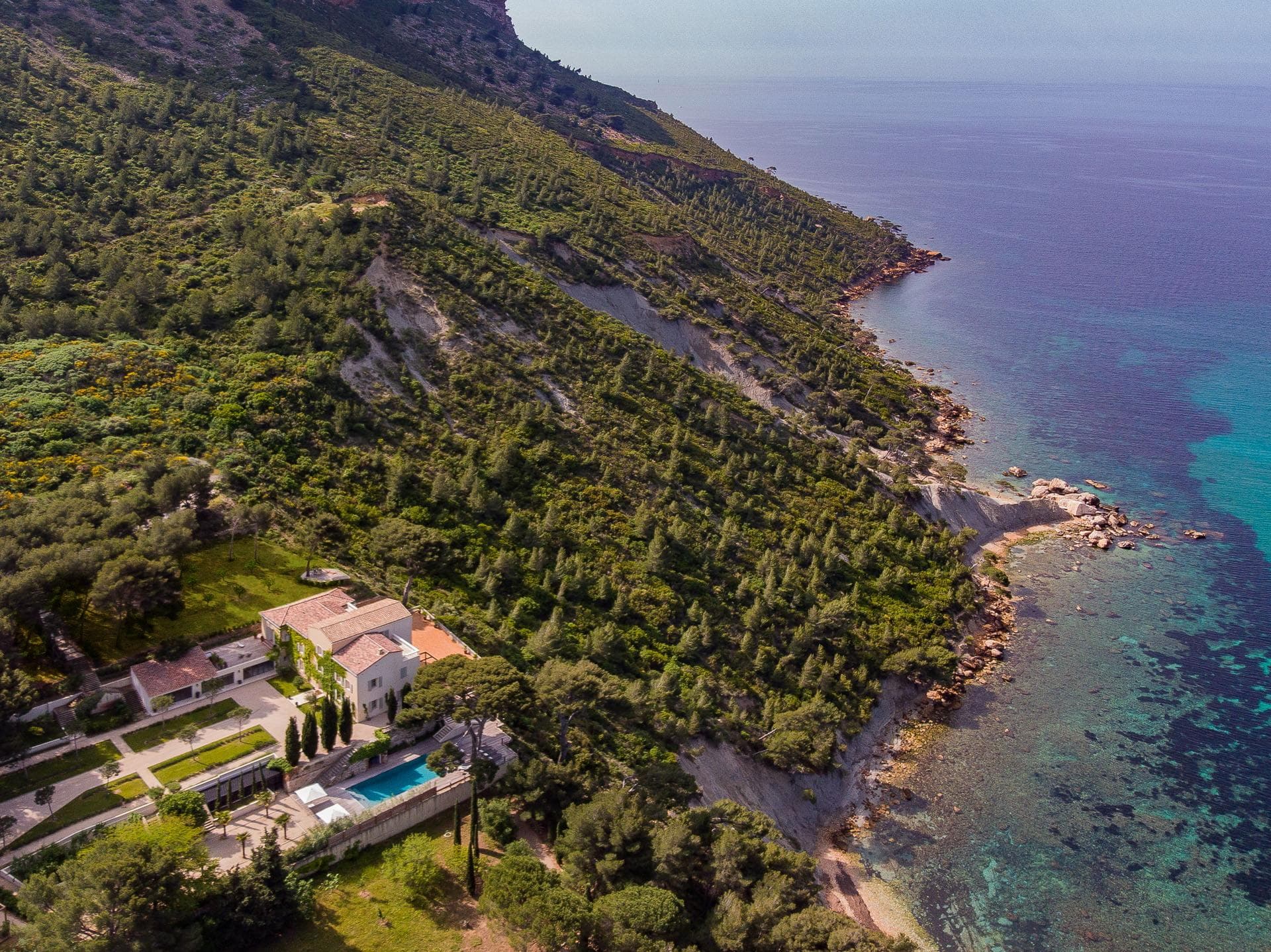 Le Domaine de Canaille admiré du ciel.