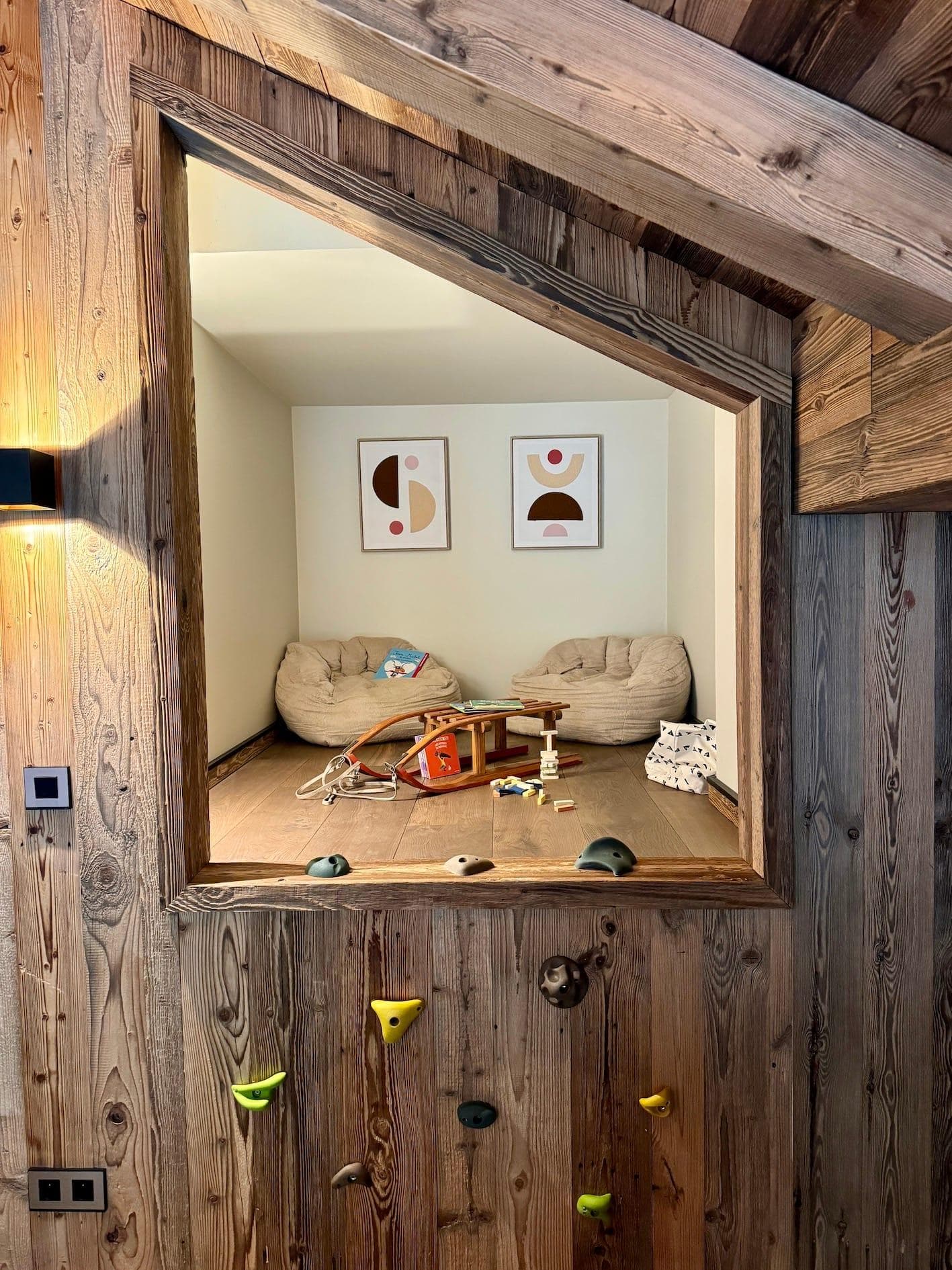 The cabin-library, sure to delight the little ones.
