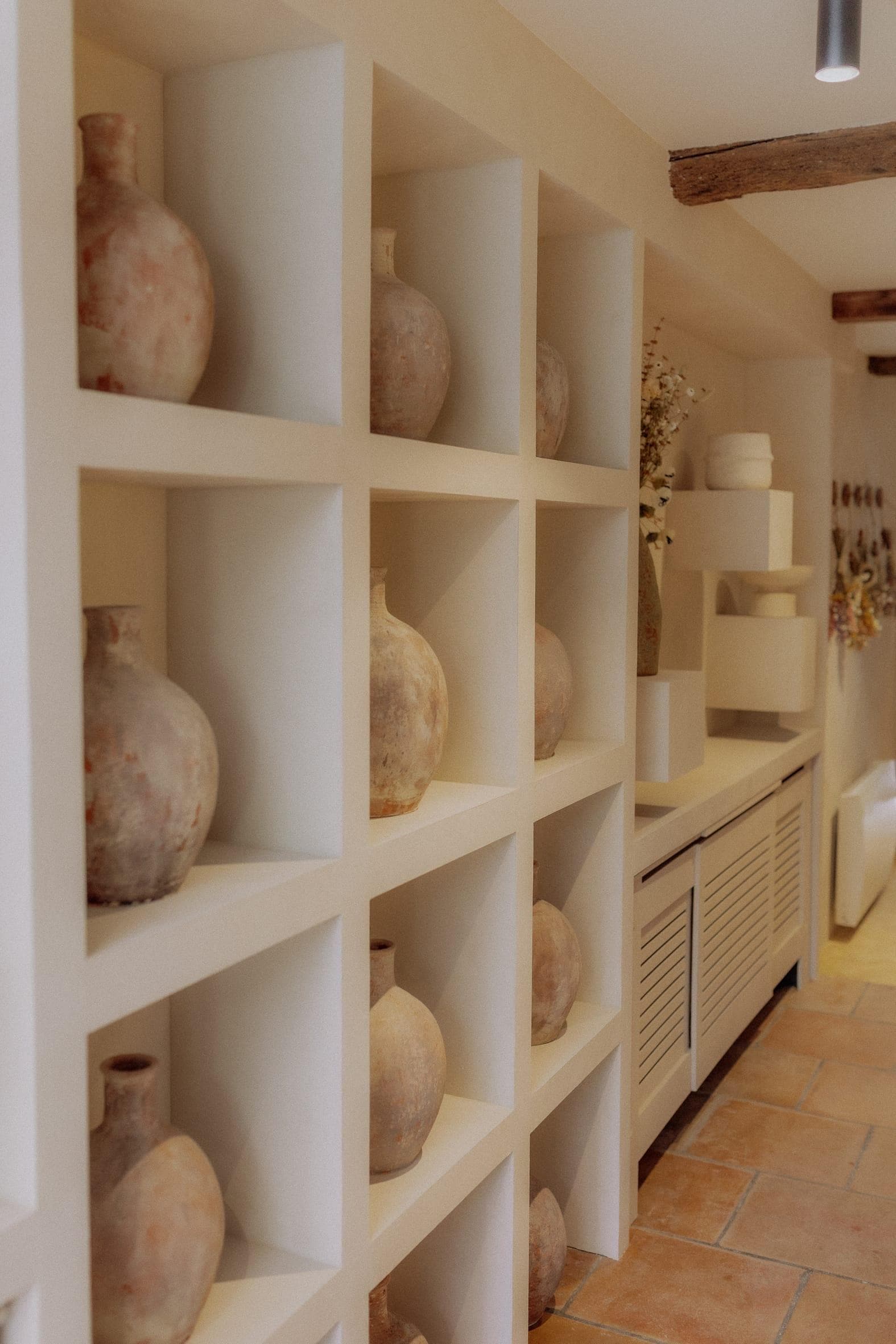 The oyas, here used as decorative elements.