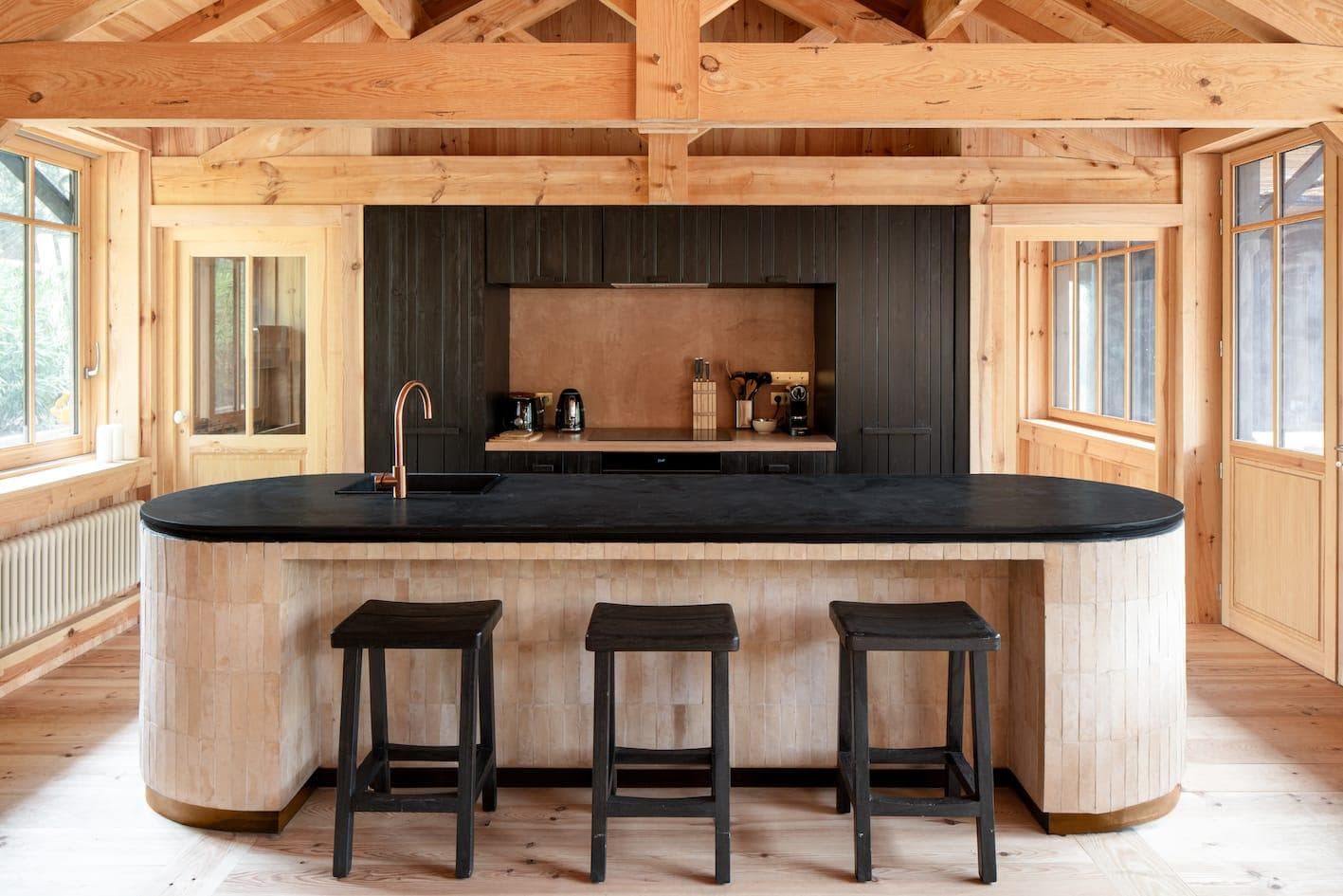 The bold and contrasting kitchen of Villa Julietta.