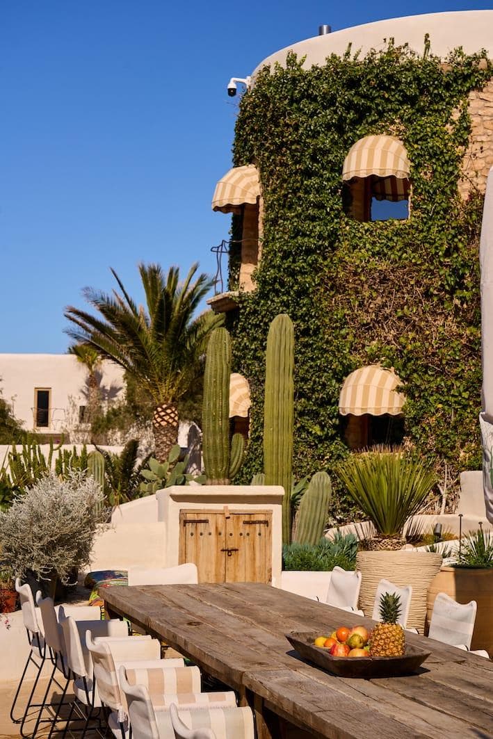 The Xarraca Tower, nestled among palm trees and cacti.