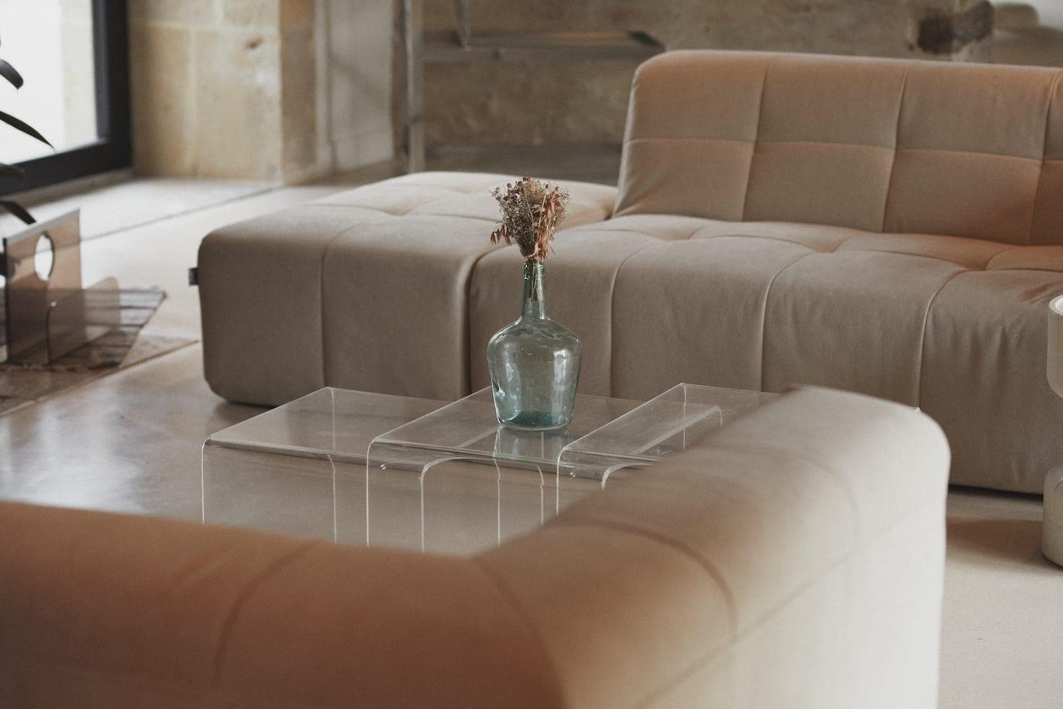 The stylish contemporary living room at Le Clos des Ursulines.