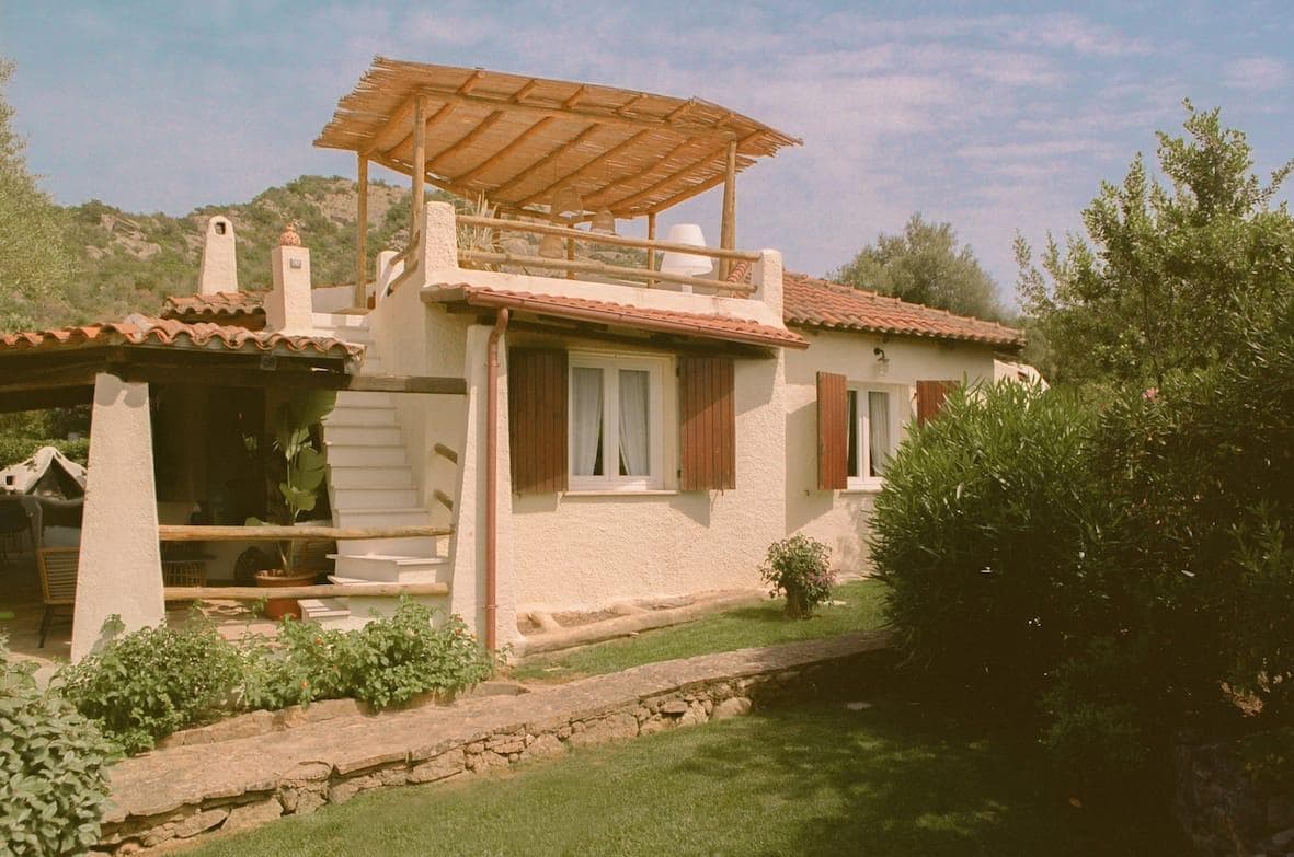 The warm and stylish exterior of Villa Mama Smeralda.