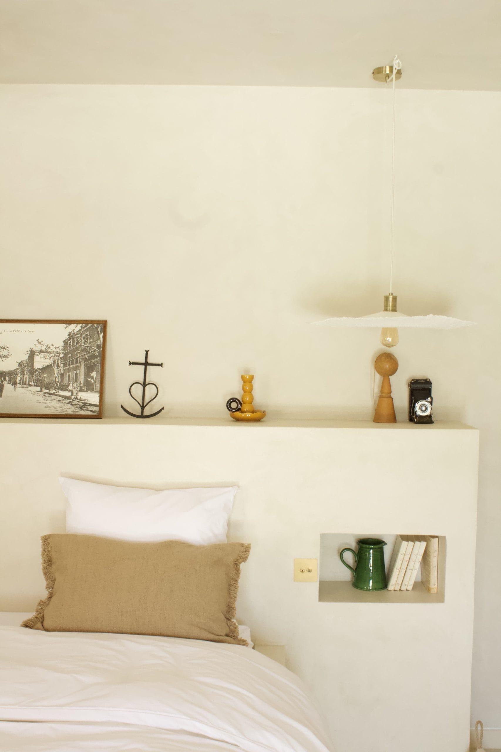 De charmants objets jusque dans les chambres.