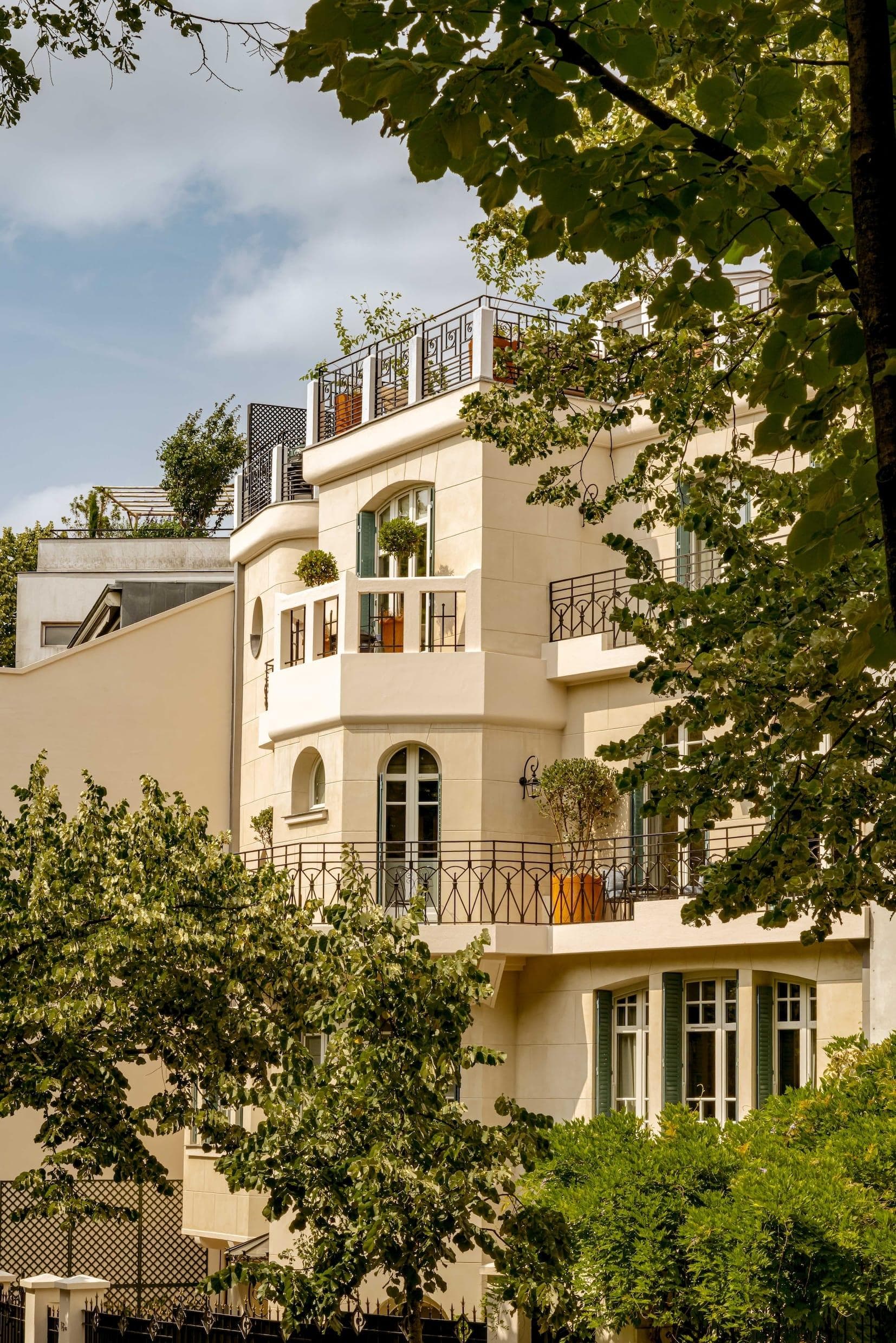 The façade of Villa Junot © Mr. Tripper