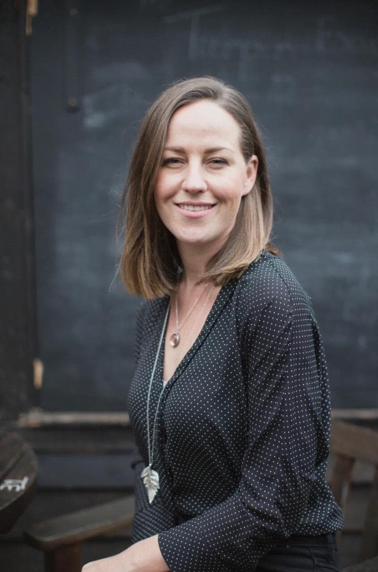 Portrait de Katie Lyons, architecte d'intérieur et propriétaire de Number 5 et La Miette - © Helen Cathcart