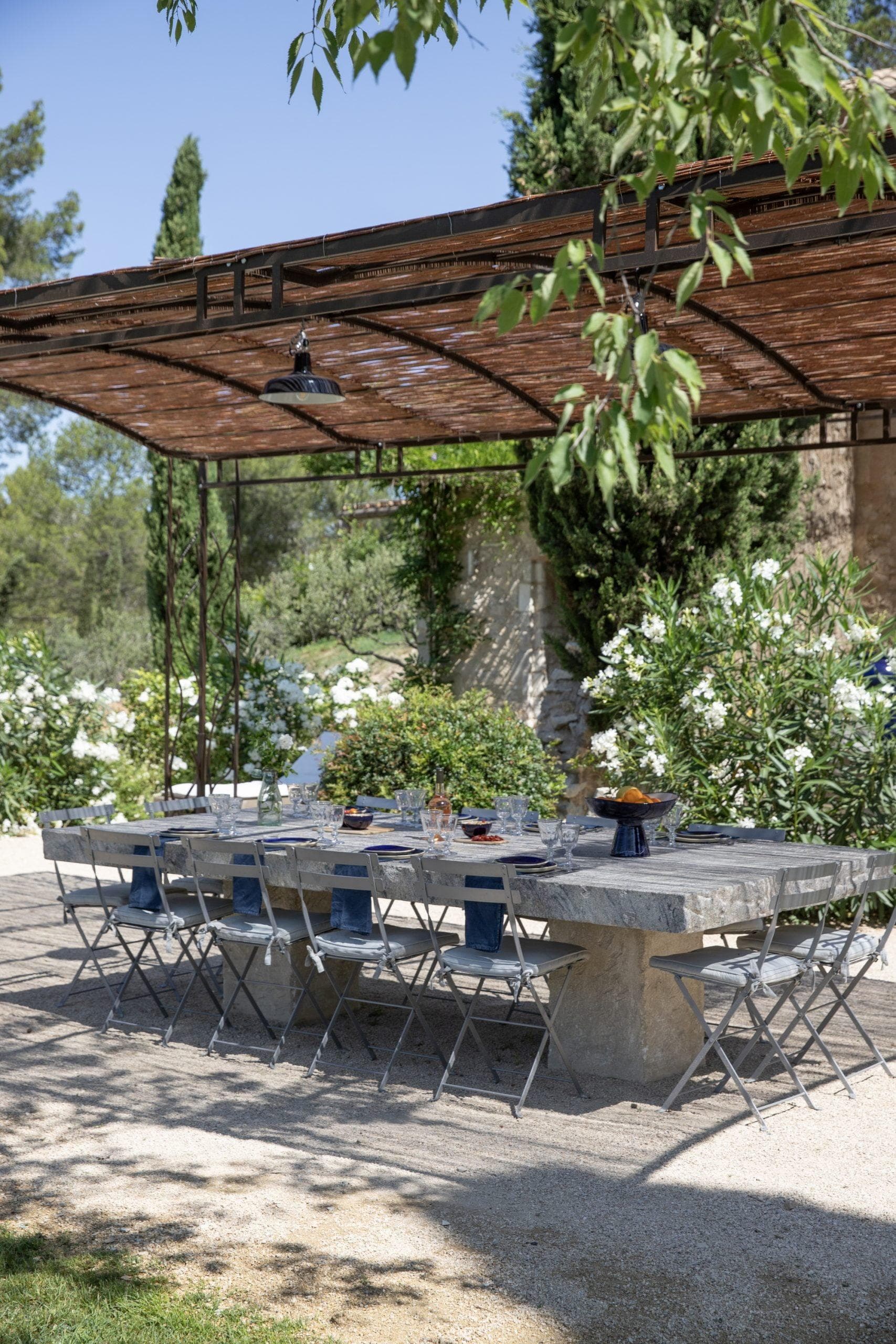 Lunch on the marble table under the pergola - © Gilles Lagnel