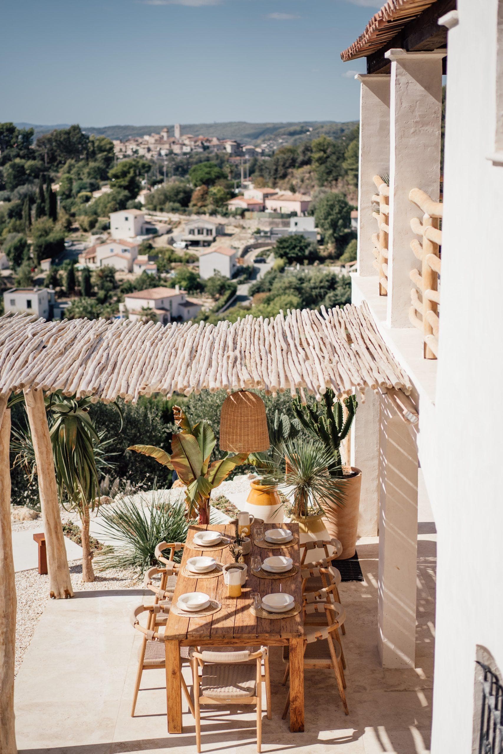 Déjeuner avec vue sur Saint-Paul-de-Vence © Alain Goussard