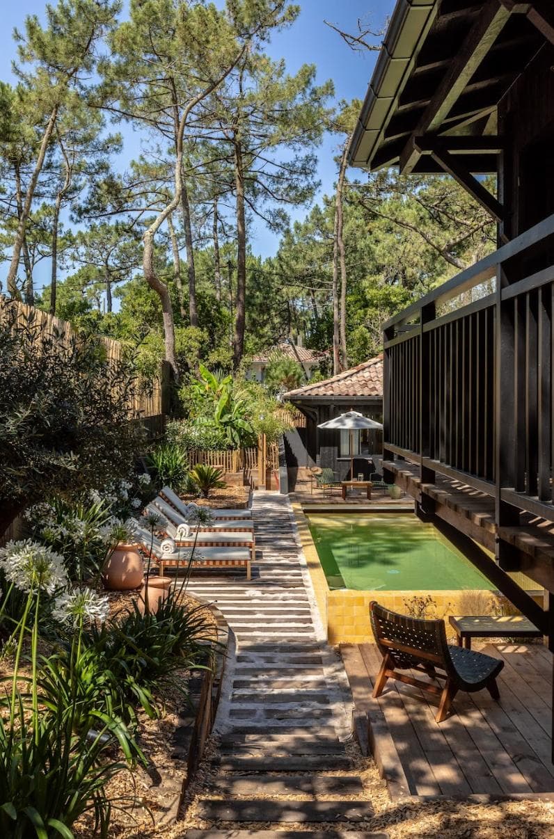 Le jardin luxuriant du Cœur du Ferret. © David Loridan