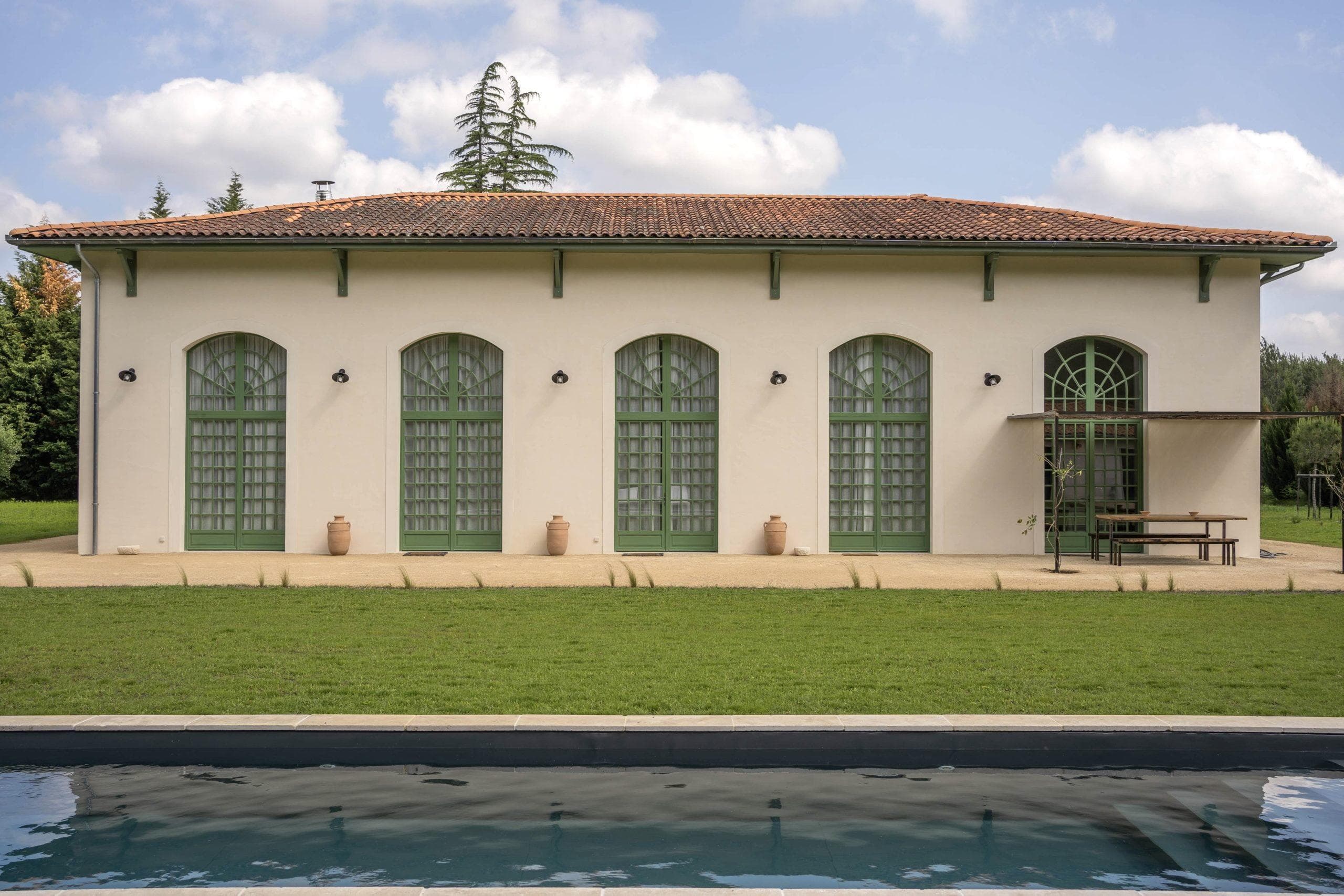 A row of majestic French doors to immerse oneself in the greenery!