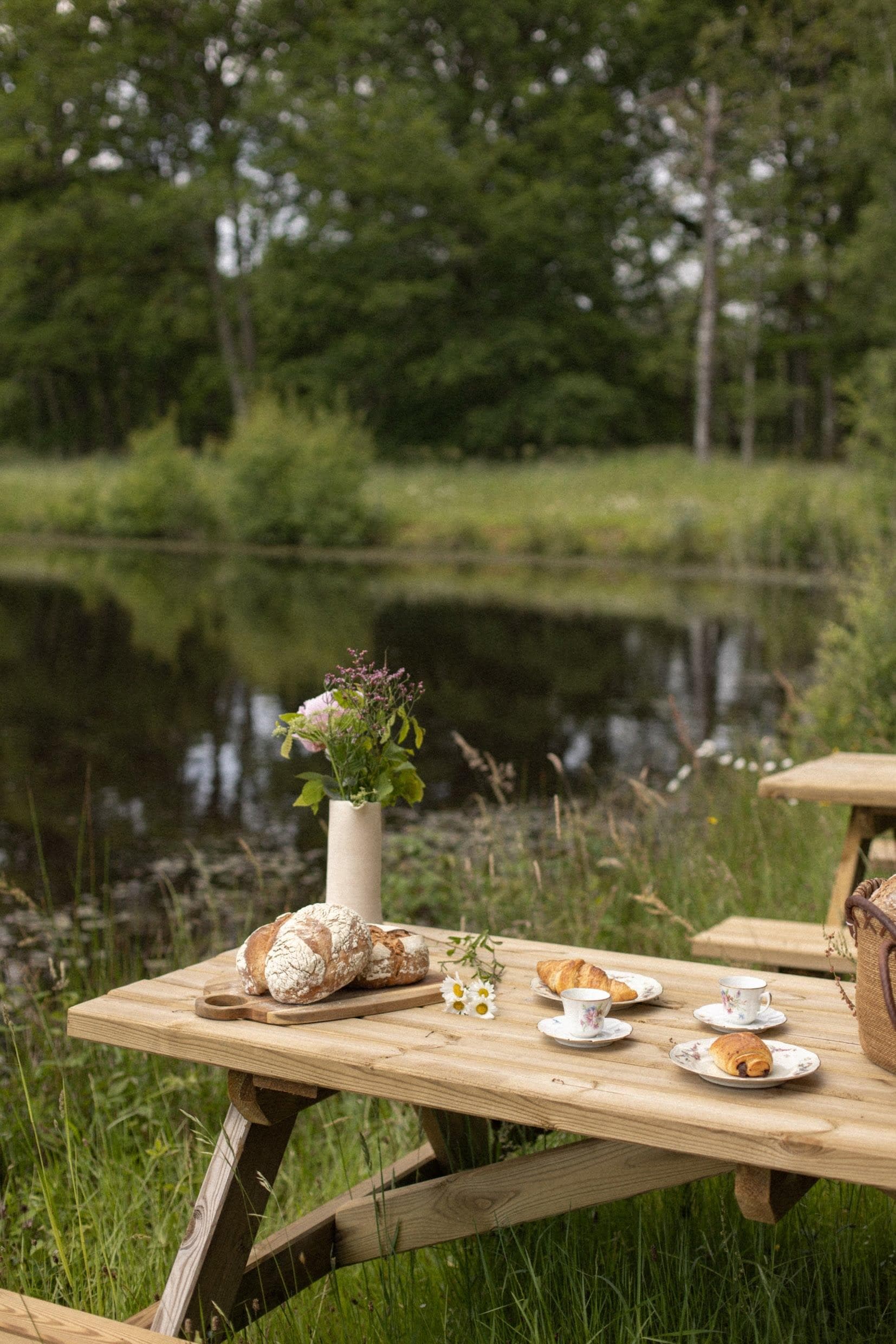 Picnic in the park of La Rambolitaine.