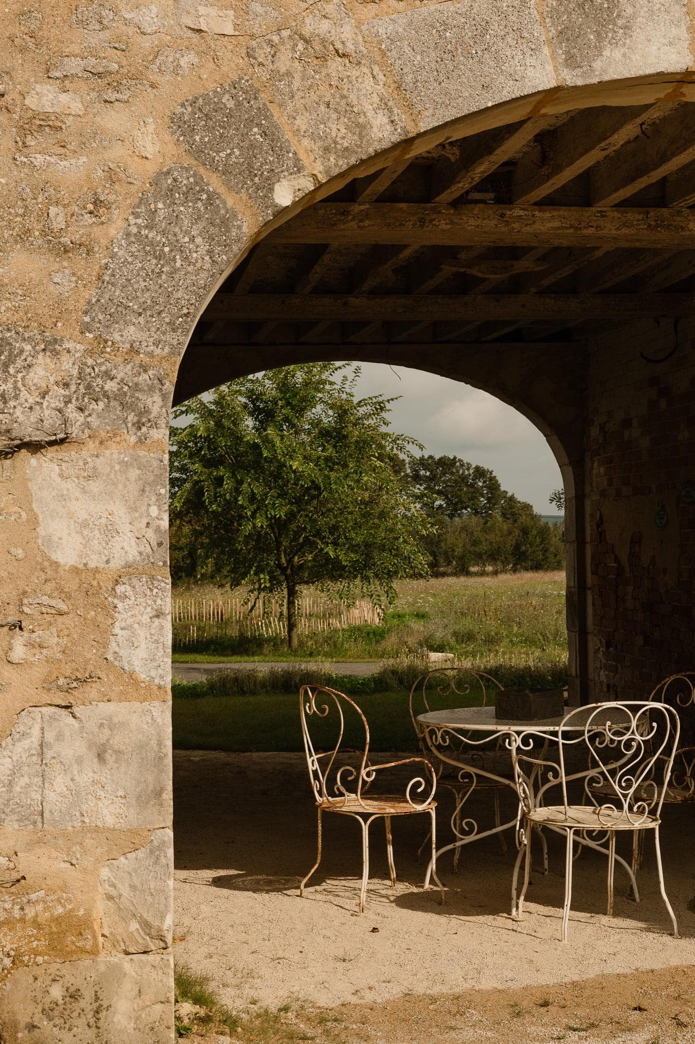 Tea time dans une ambiance rustico-romantique. © Nolwenn-Pernin