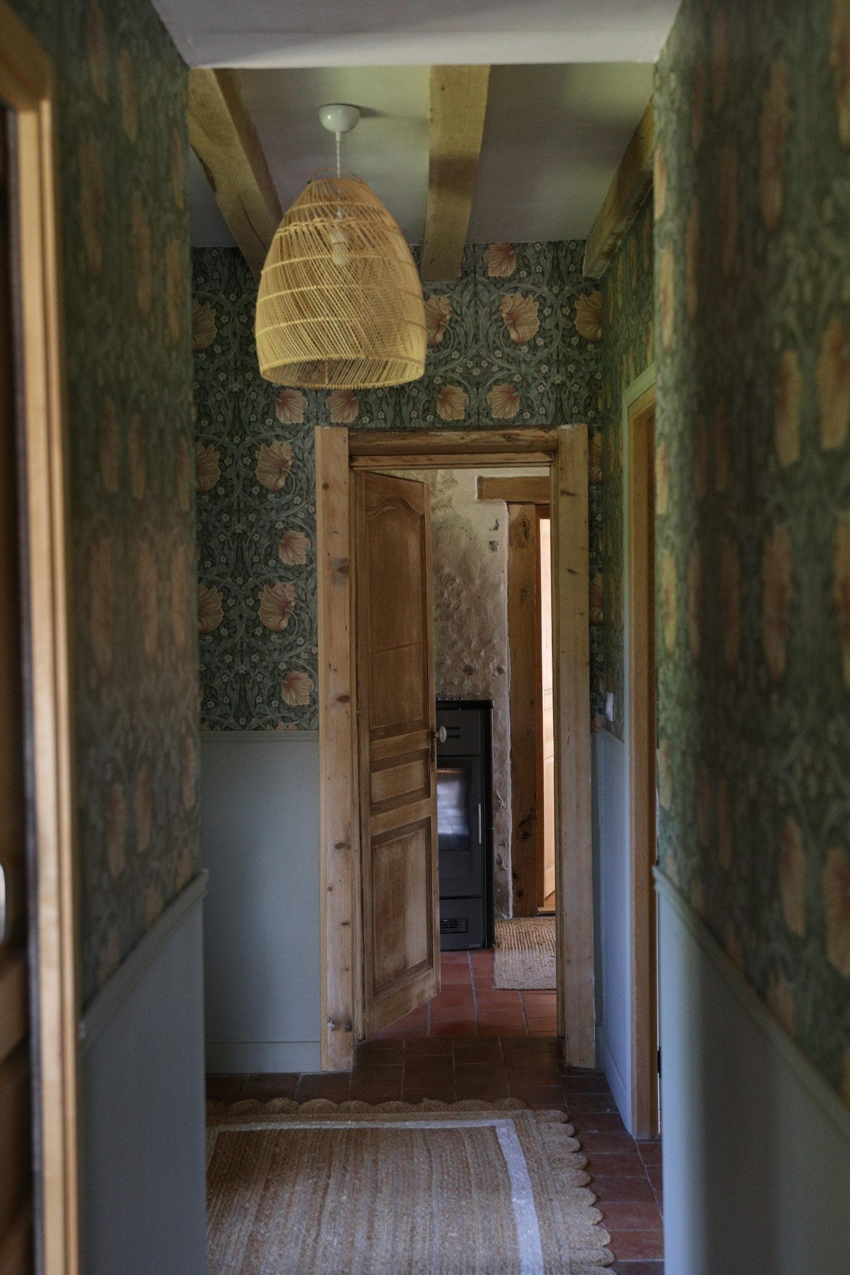 The beautiful English wallpaper. © Sarah Crosetti