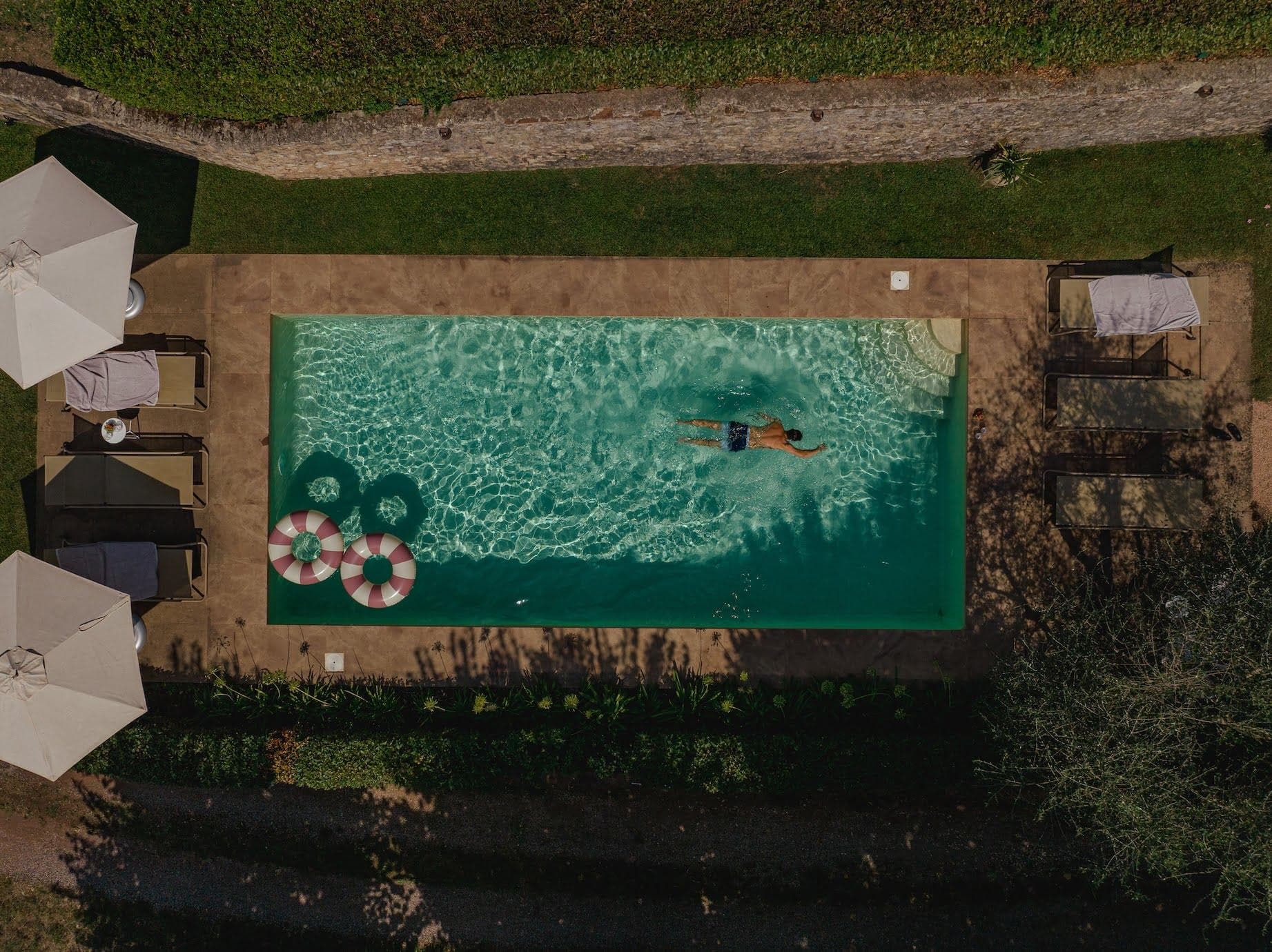 La piscine minérale de Casa Le Sorelle.