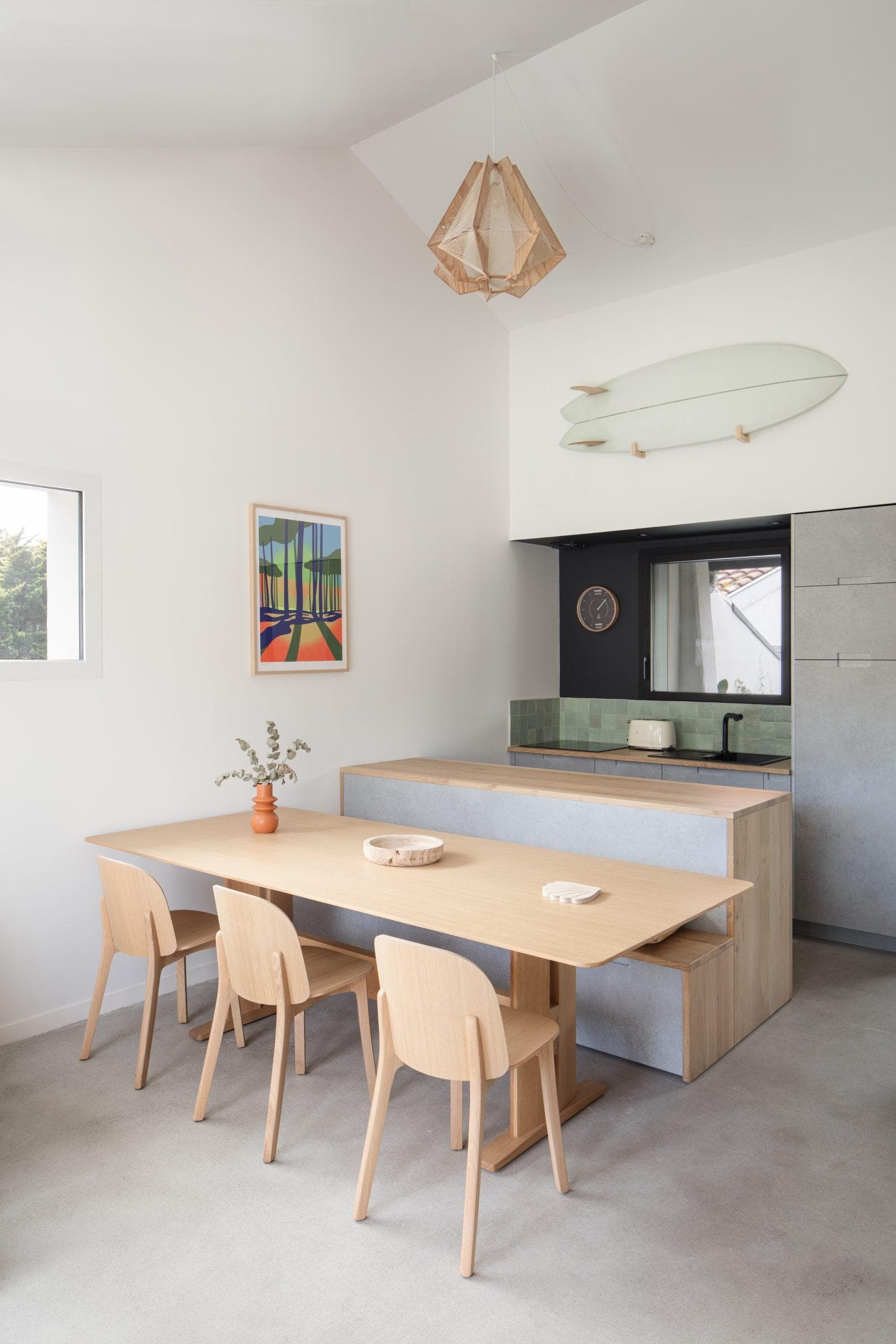 Teintes beiges et blanches dans cette maison de plage. © Thomas Liaunet