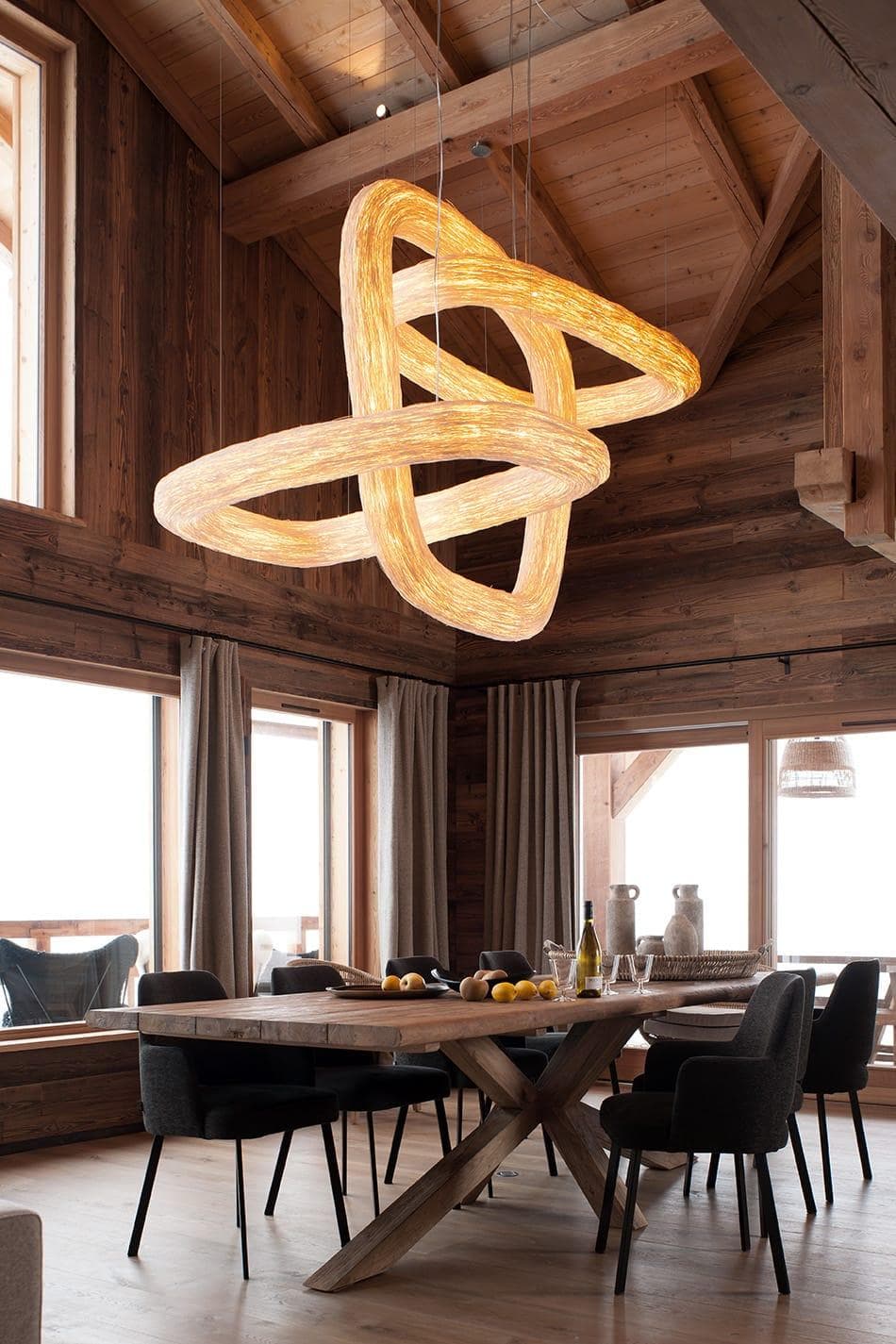 The Triple Orbit chandelier from Ango. © Studio Erick Saillet