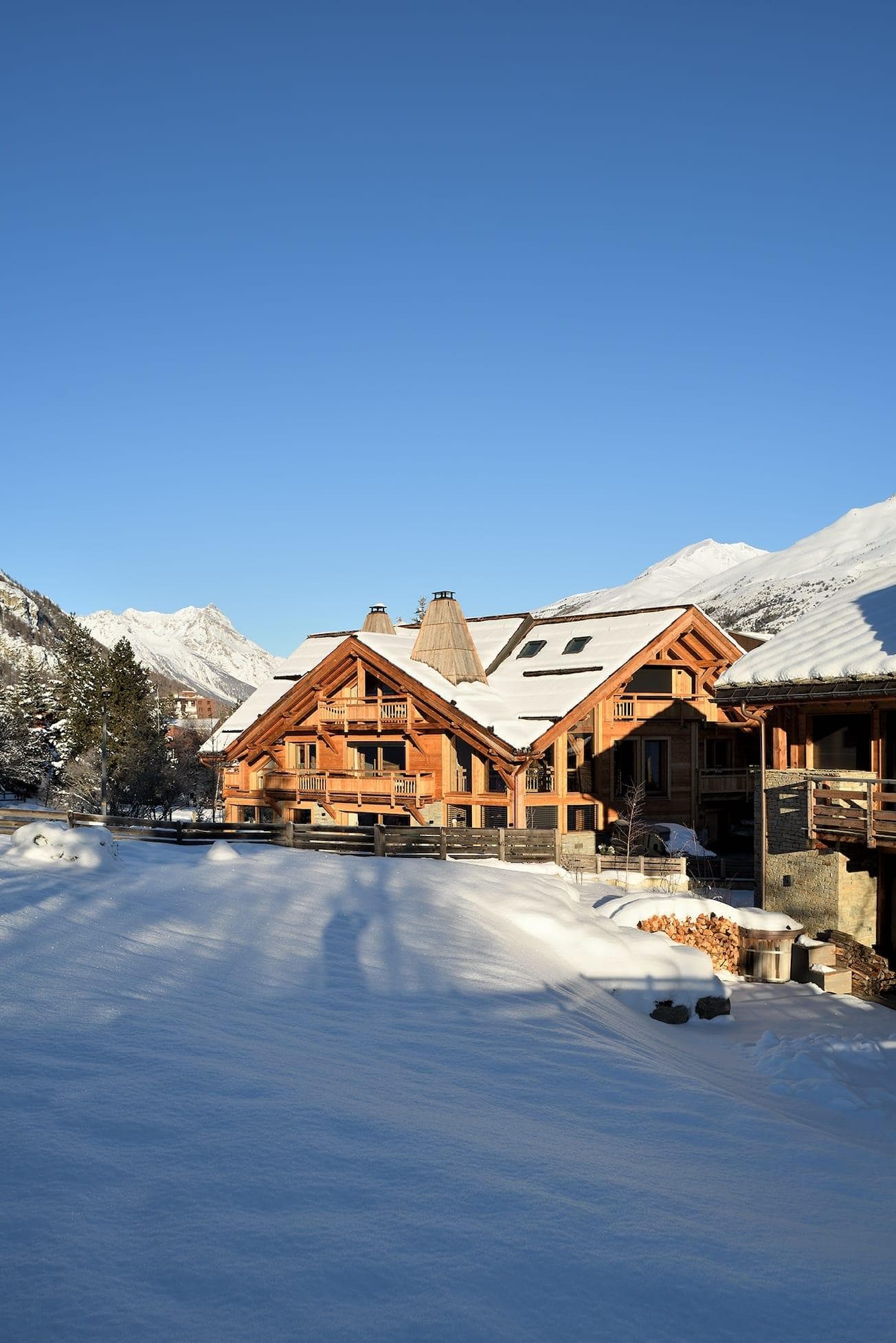 Au pied des pistes, le Chalet Aravet. © Erick Saillet