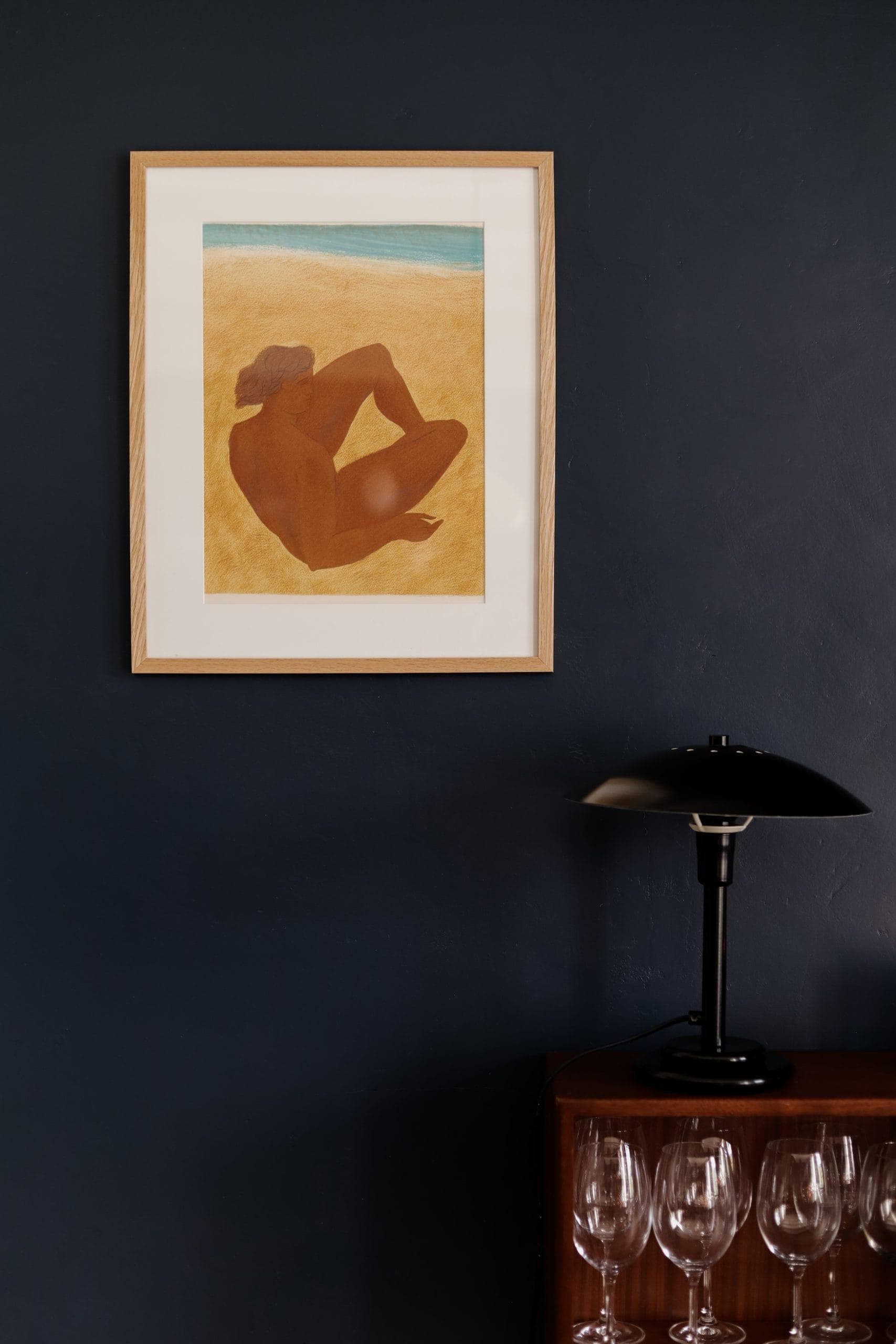 On the walls, lithographs by a painter from Valence. © Vé Studio