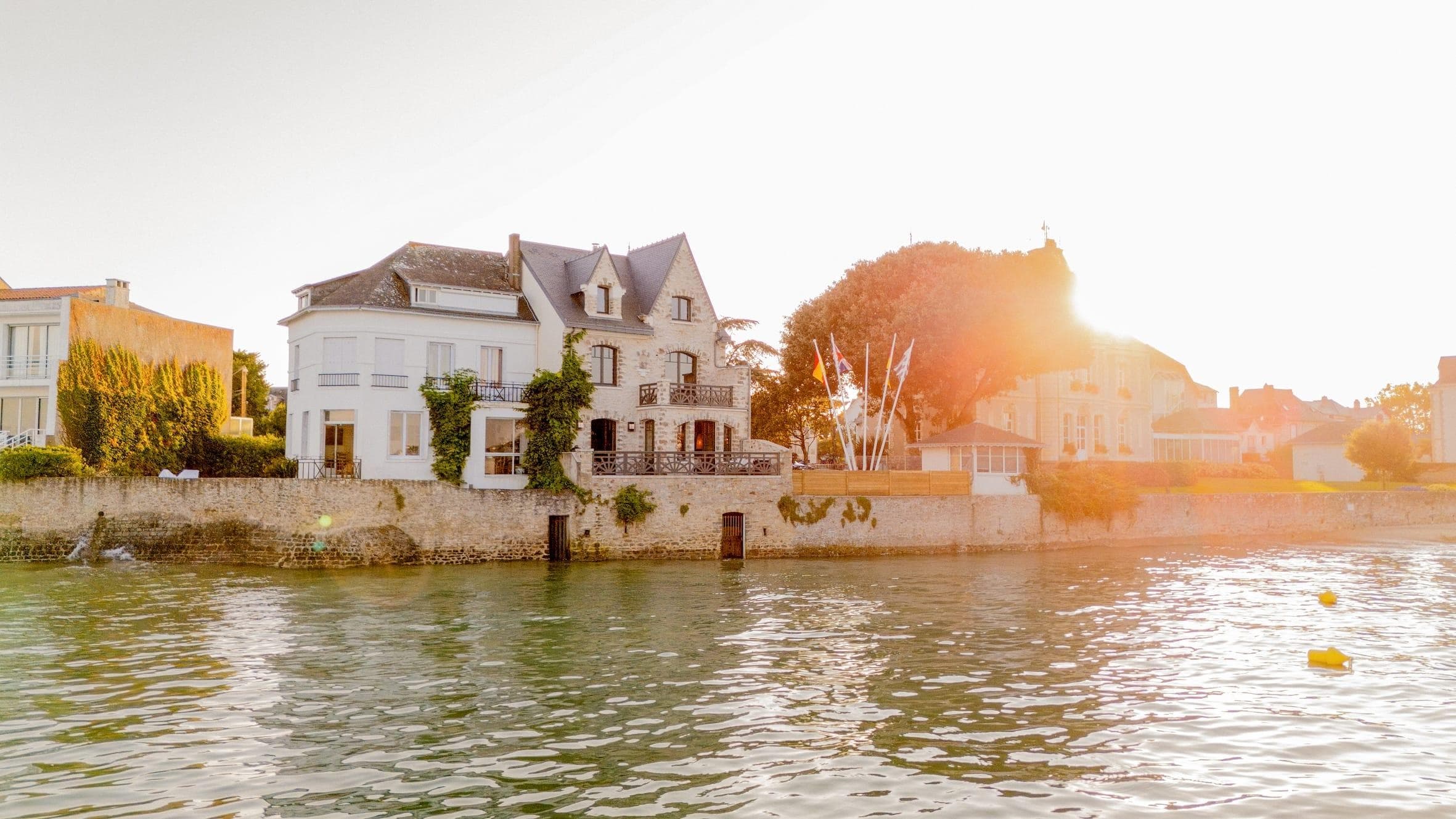 Le coucher de soleil sur la baie.