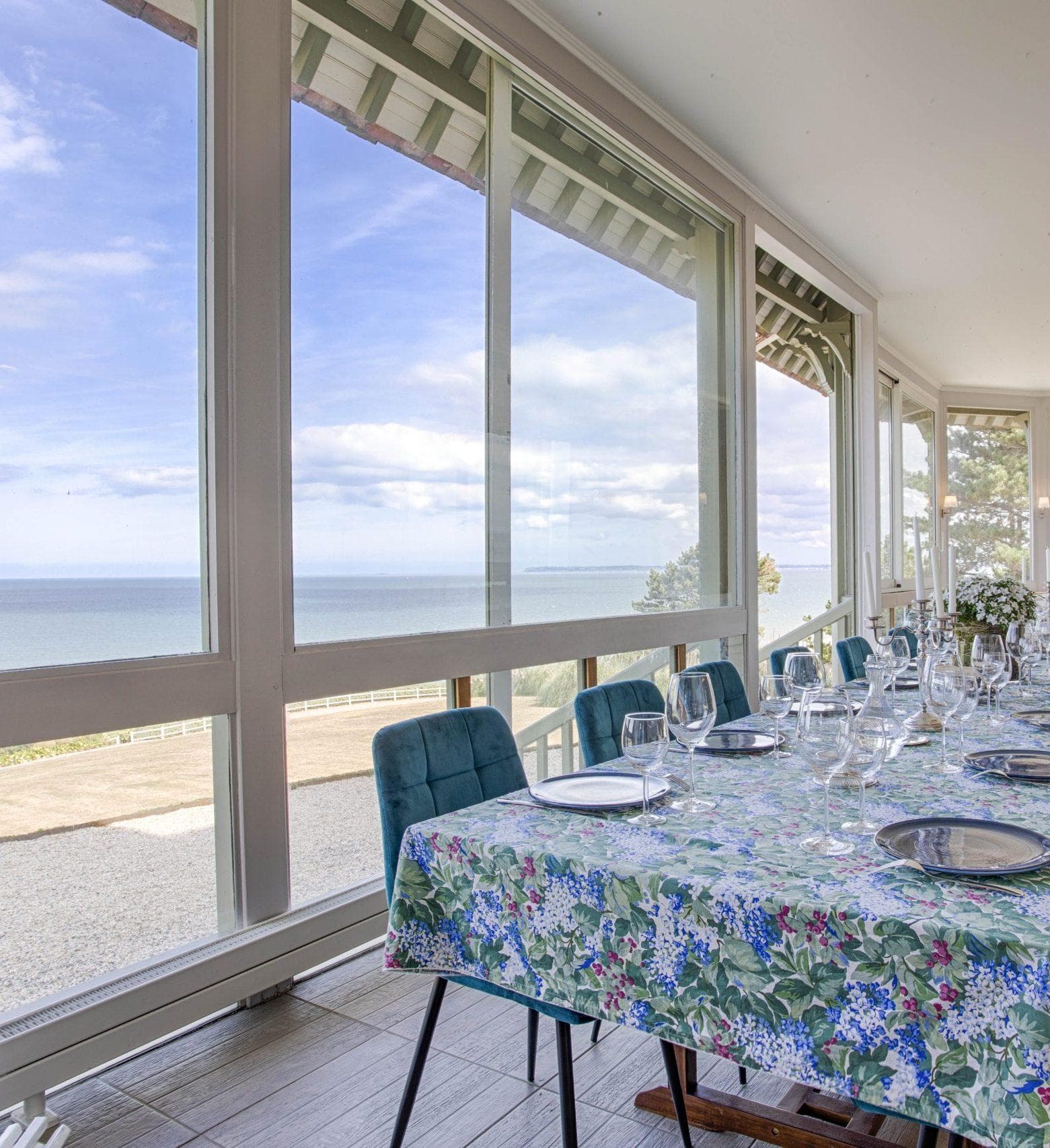 Meeting with a sea view at L'Abbaye de Deauville.