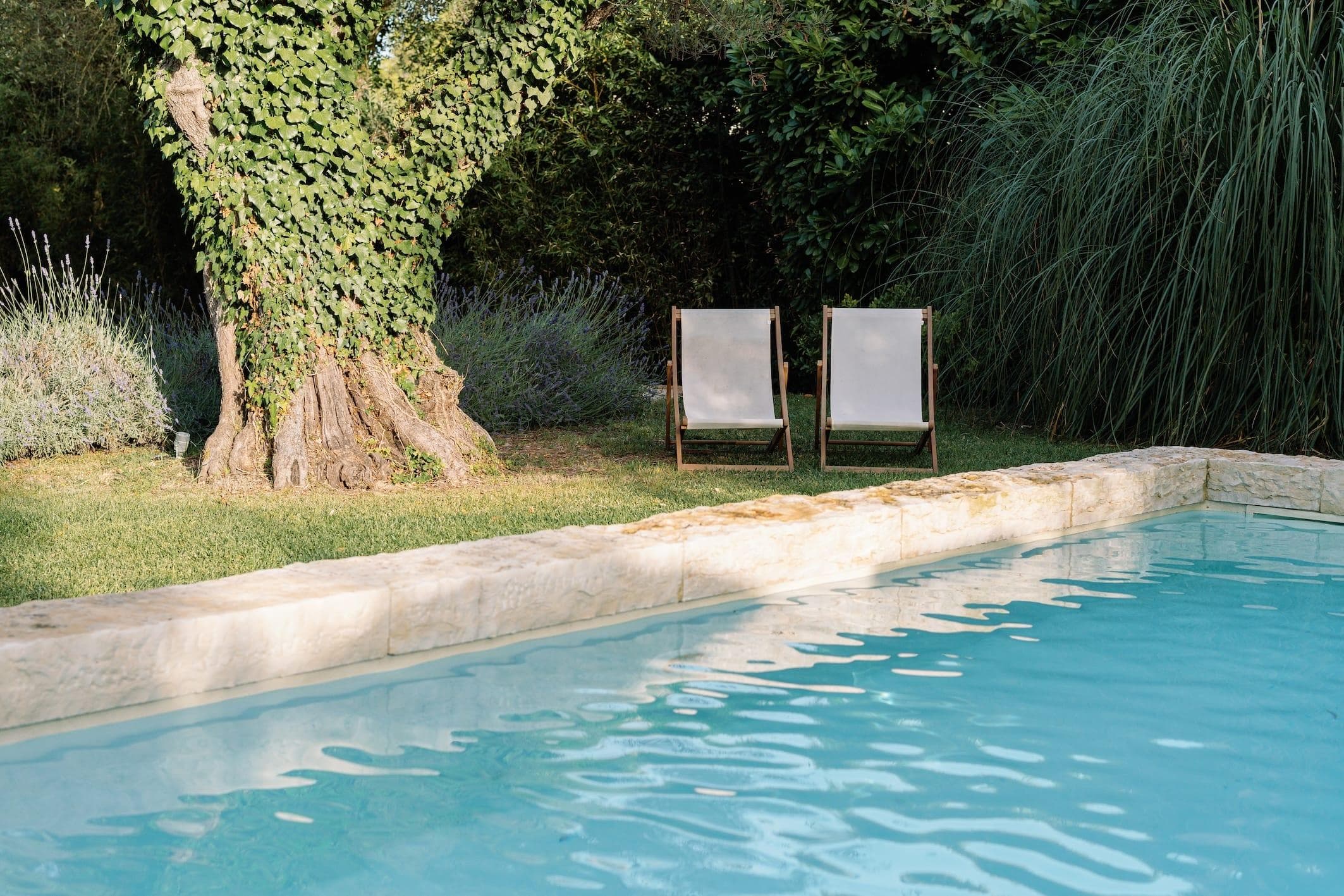 In addition to the small pond, a large stone pool to cool off in. © Caro Cuinet