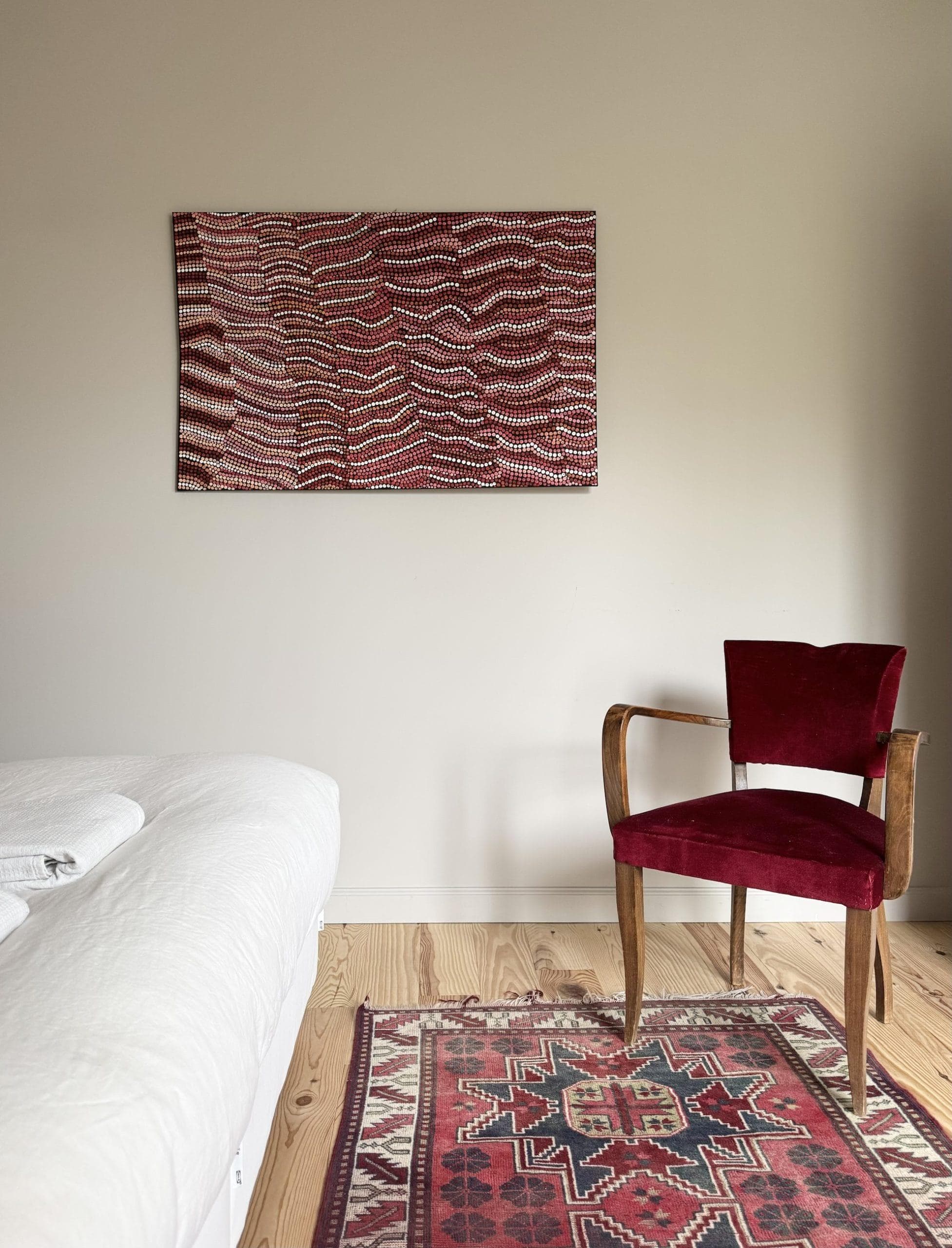 Au mur de l'une des chambres, une œuvre peinte par Vincent.