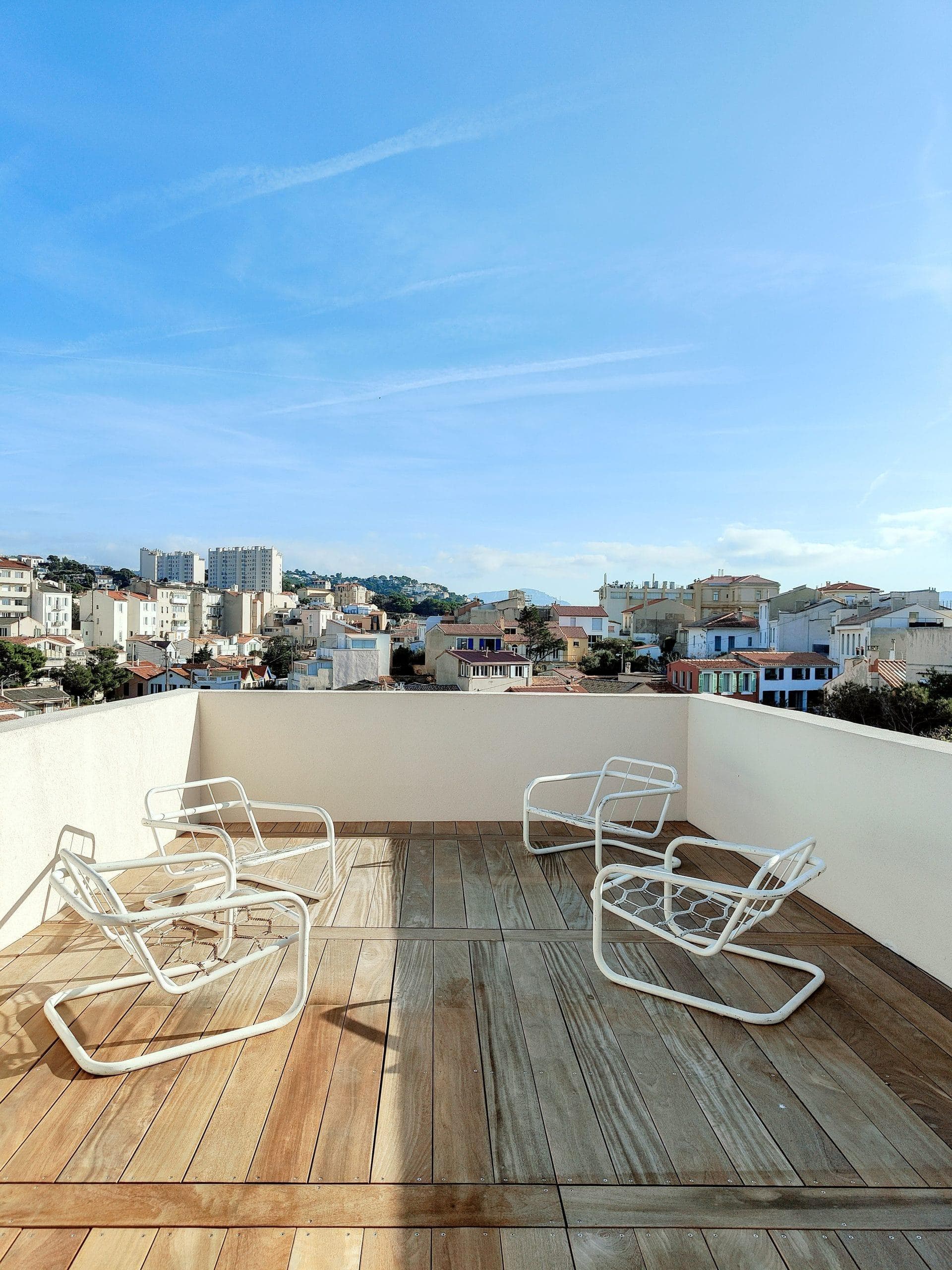 Le salon d'été où profiter du soleil et de la vue.