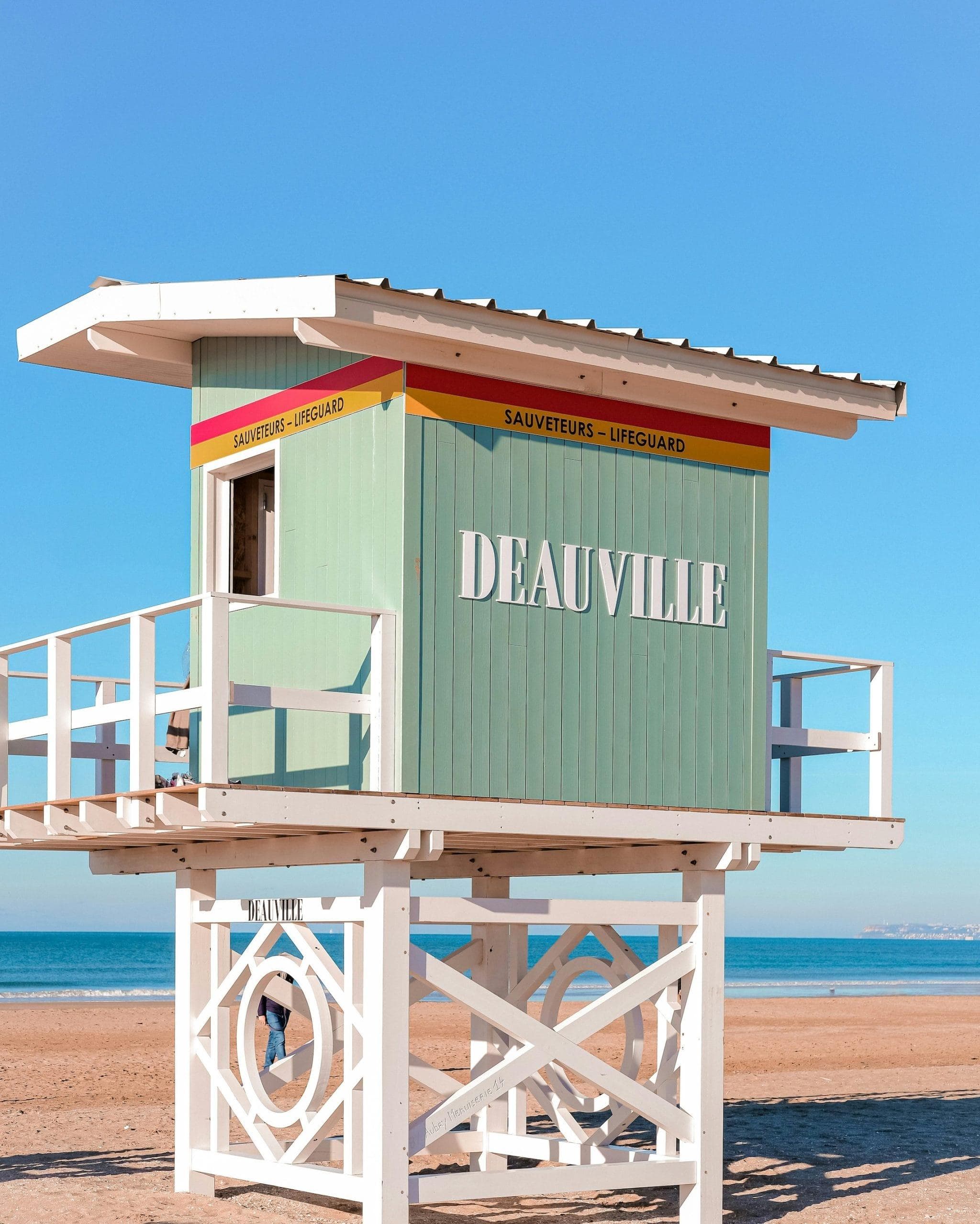 A lifeguard hut on Deauville Beach. © Jubeo Hernandez