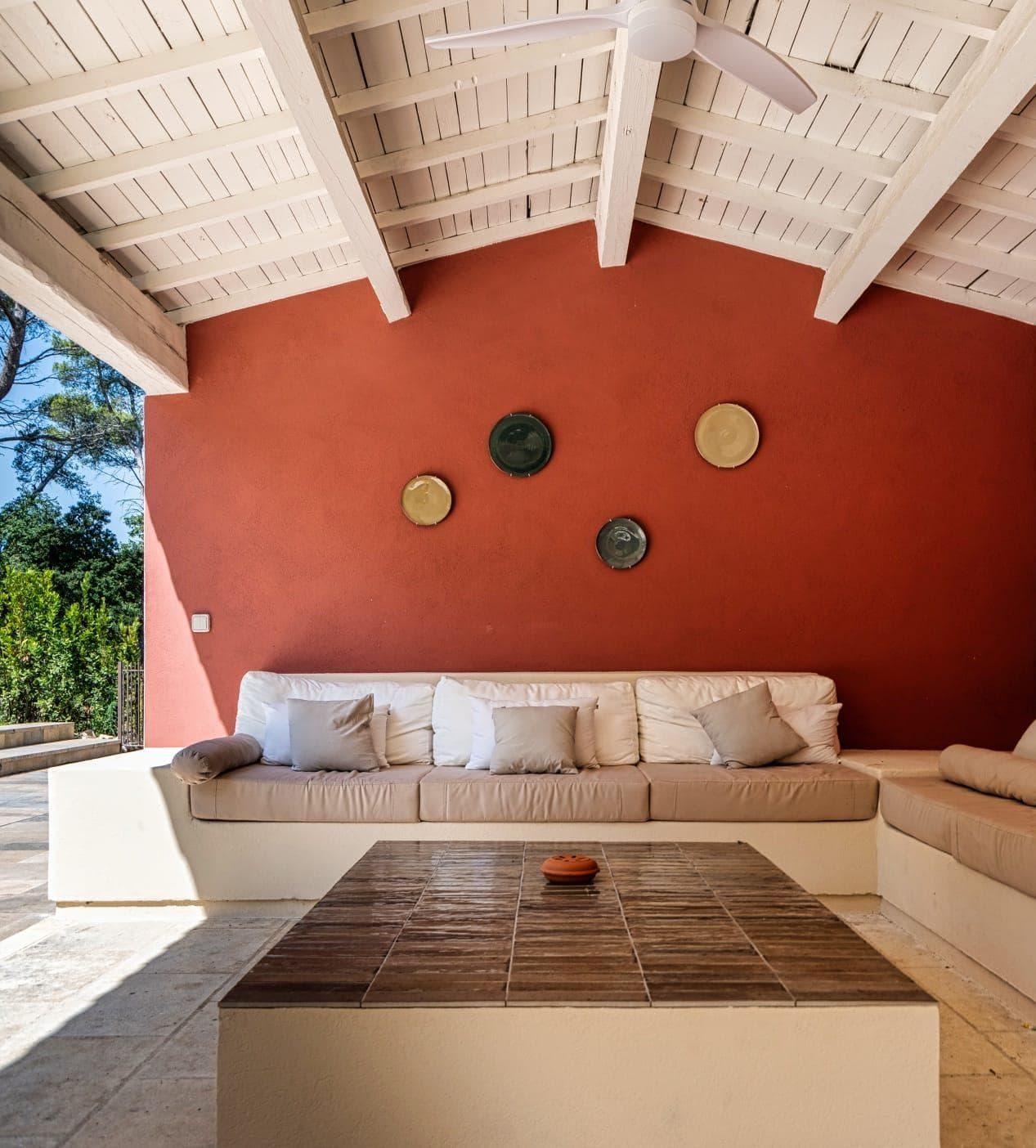 The terracotta summer lounge of Mas La Pistol.