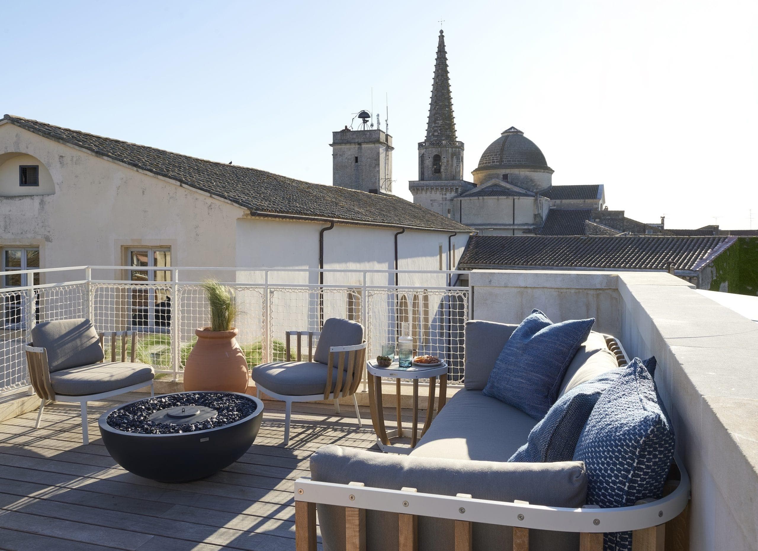On prend de la hauteur sur le rooftop de la maison. © Didier Delmas