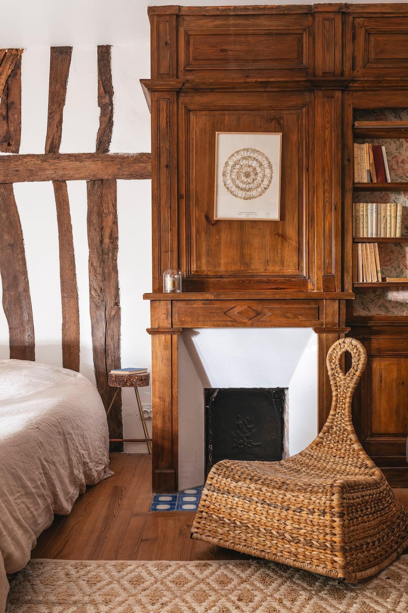 The beautiful fireplace in one of the rooms at Les 3 Fresnes. © Heure Bleue Studio
