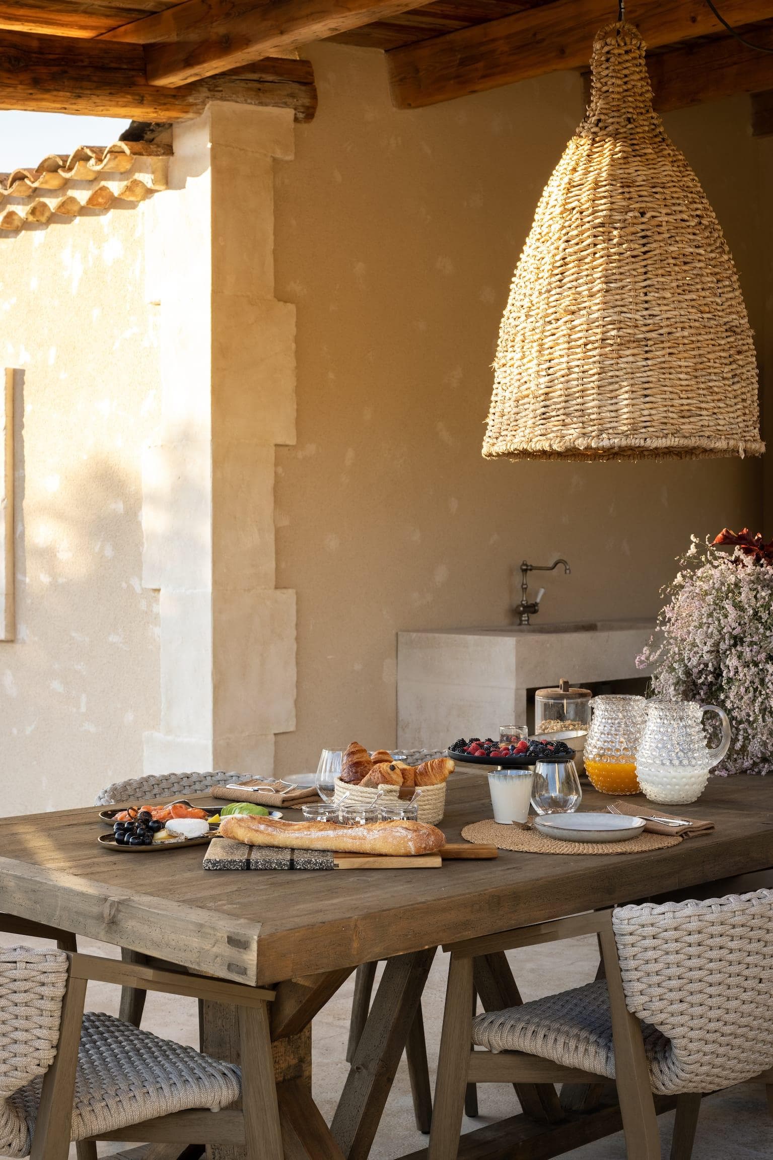 Petit-déjeuner sur la terrasse. © Victor Fritz