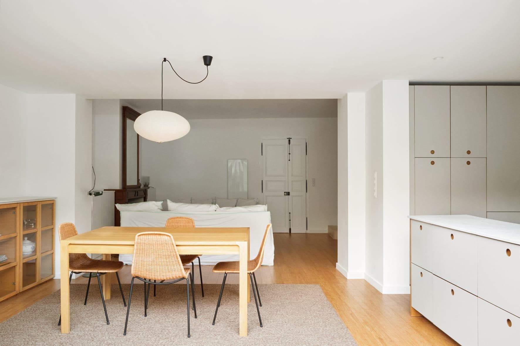 The living space of Maison Malmousque, bright and minimalist.