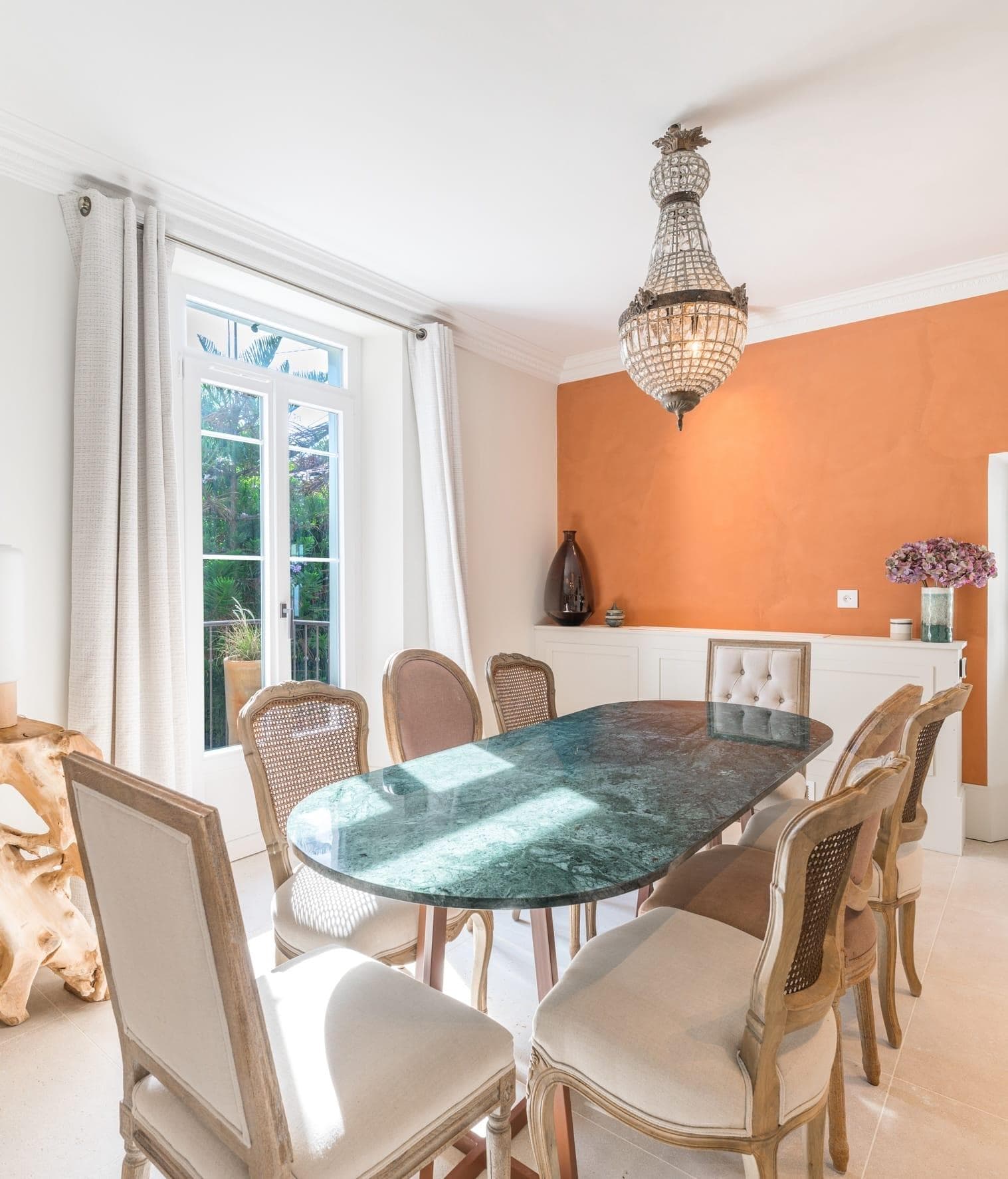 The dining room of La Lombardine.