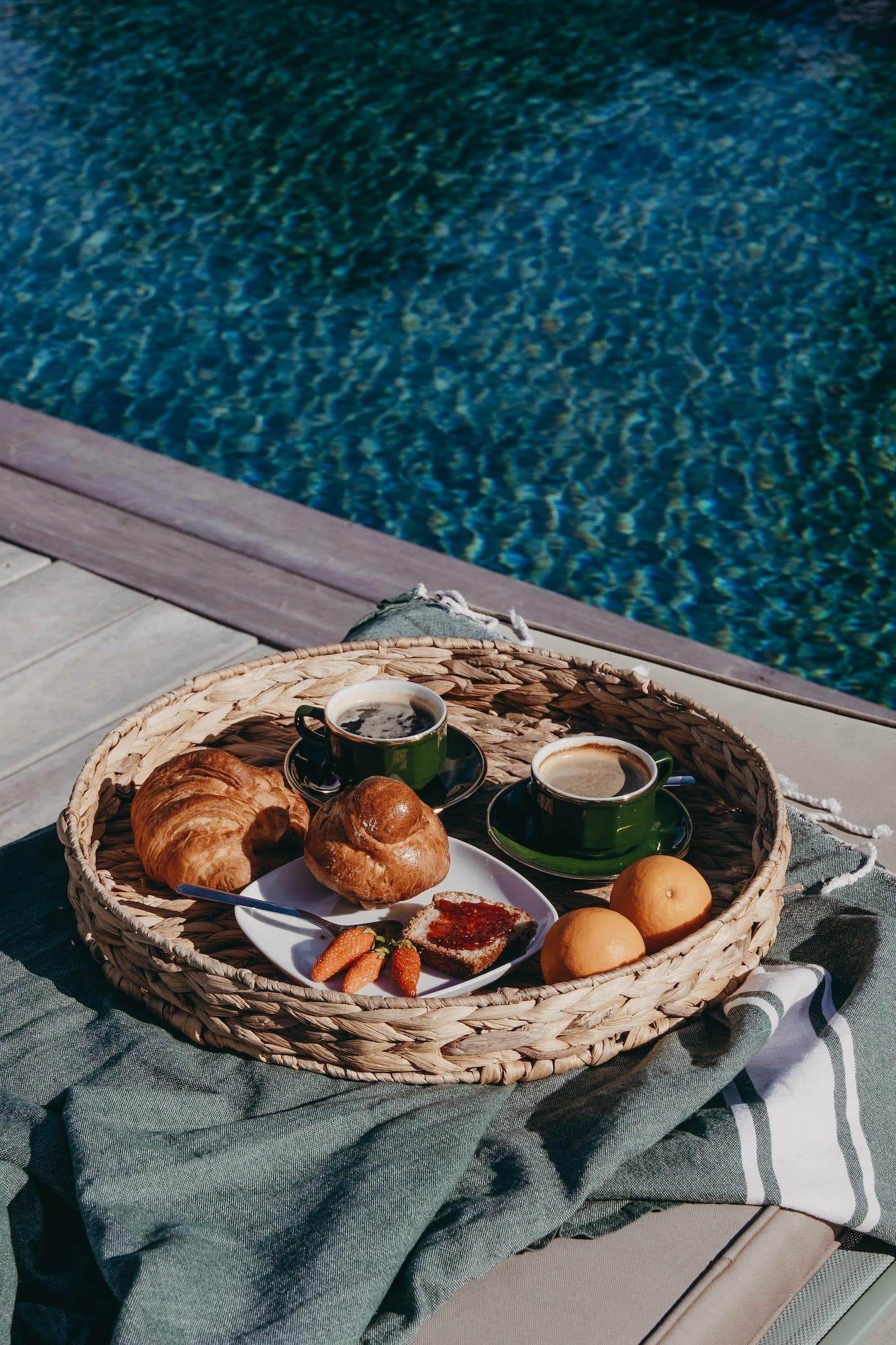 Breakfast by the pool. © Noémie Wonder