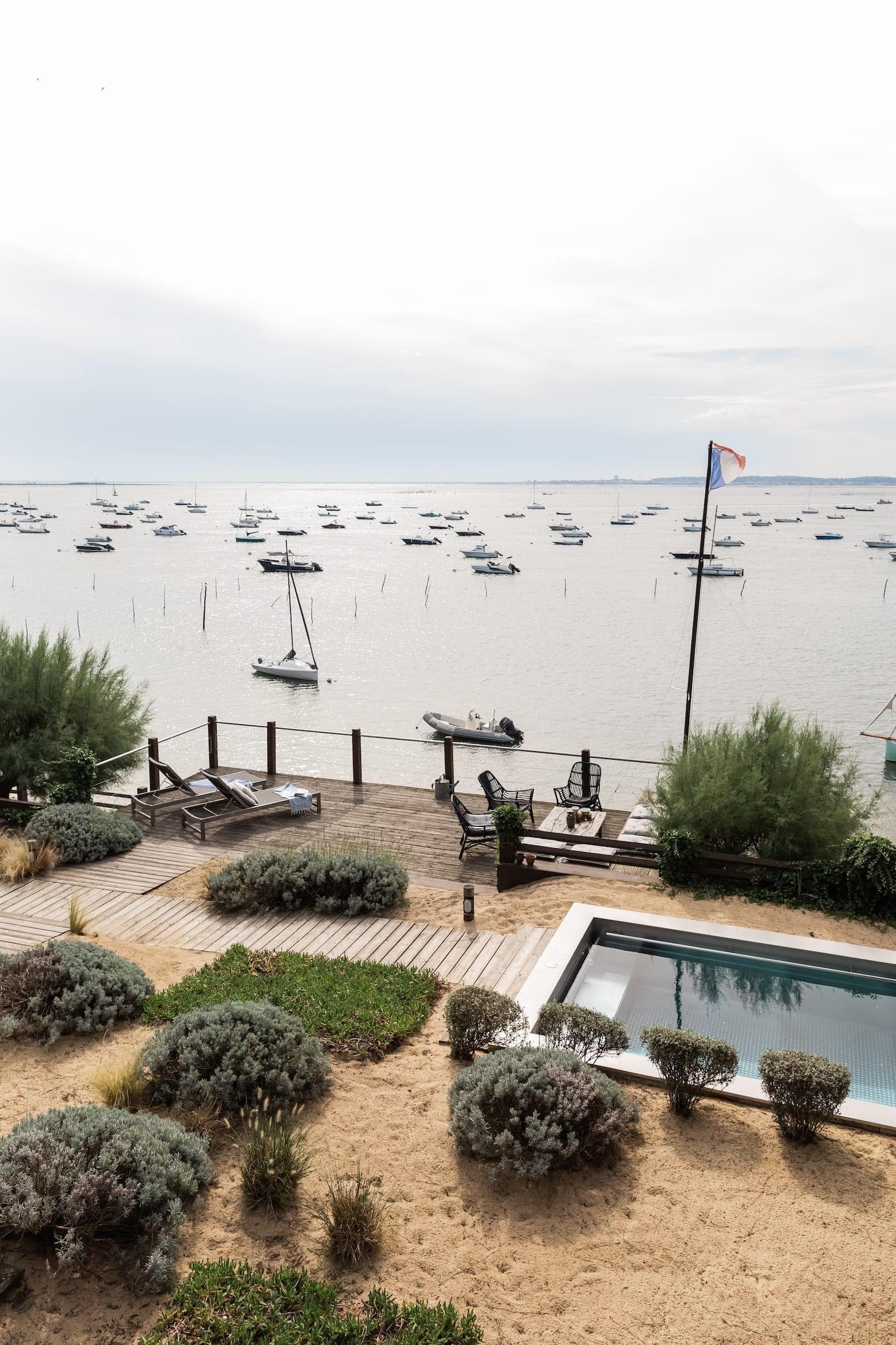 Everywhere, one can enjoy the view of the basin. © Its Henriette