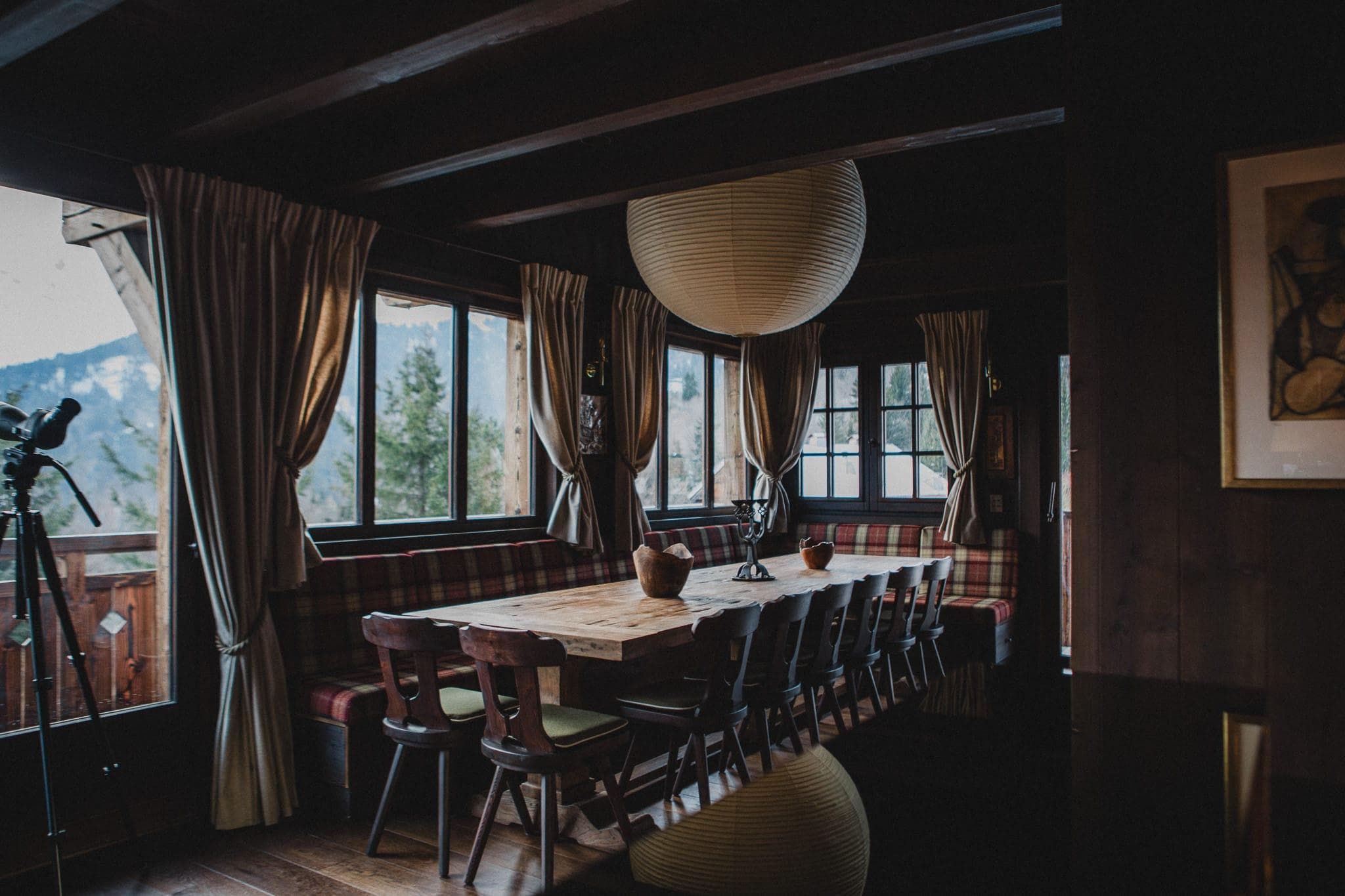The large dining table for feasting. © Agathe Boudin