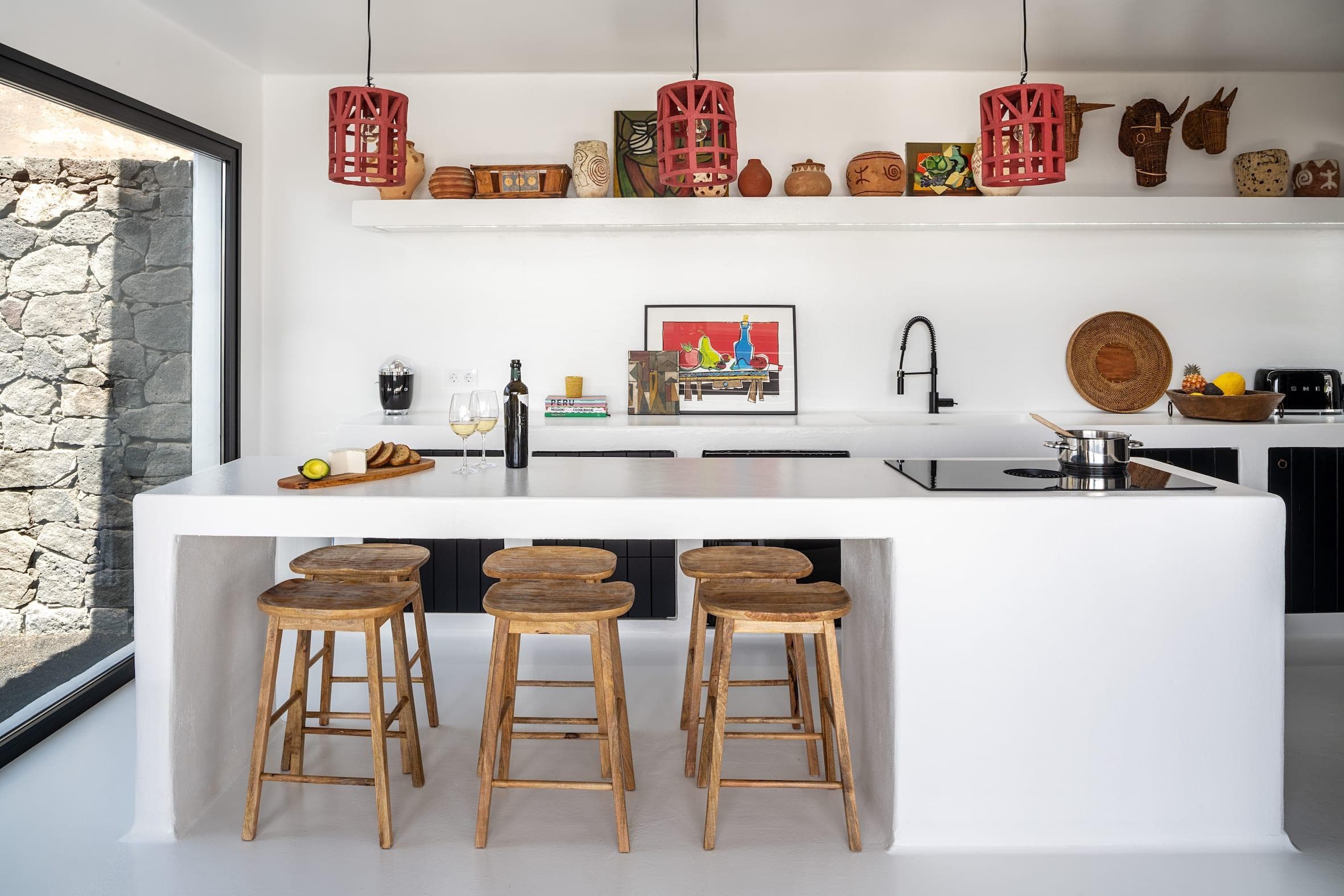 In the spacious kitchen, one can prepare local specialties.
