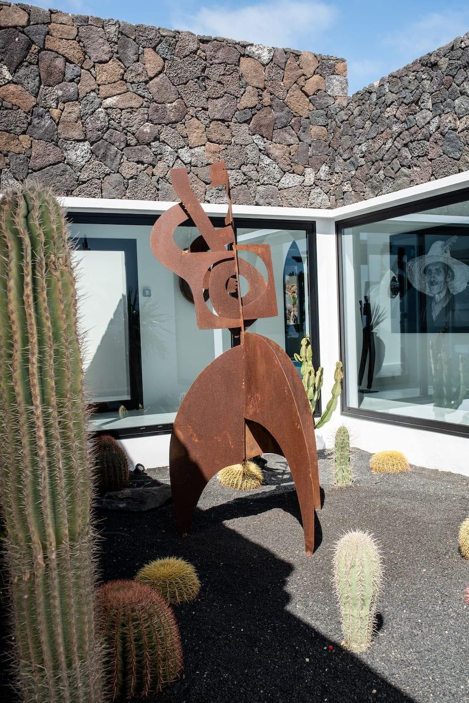 Art finds its way even into La Cabaña’s garden!