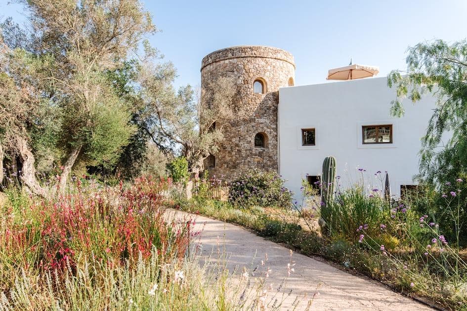 Guests have the option to stay in the tower, the main building, or the garden house. © Ana Lui