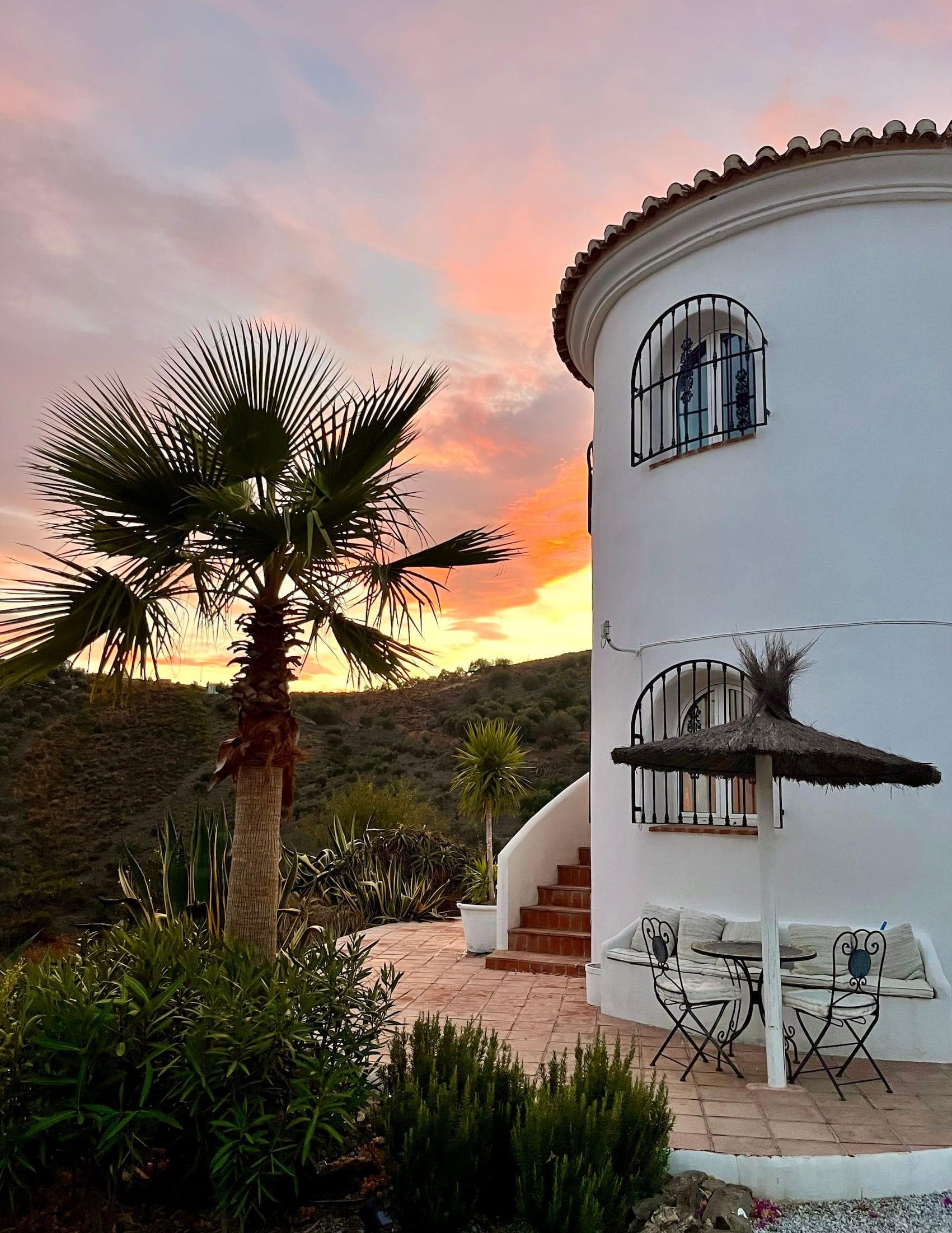 Between mountains and palm trees, Casa Cariño.