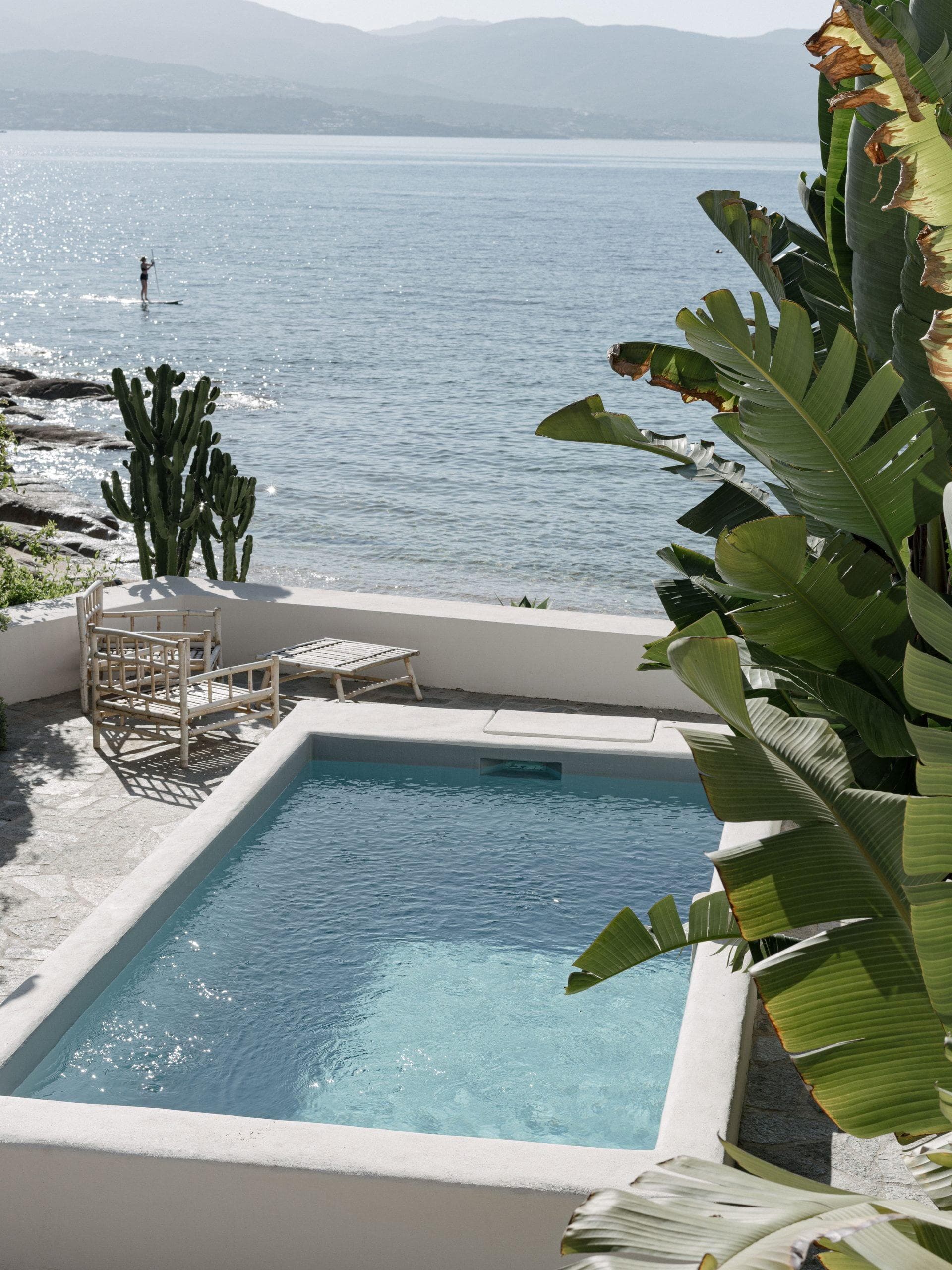 La piscine sur la plage de la Casa Santa Teresa.