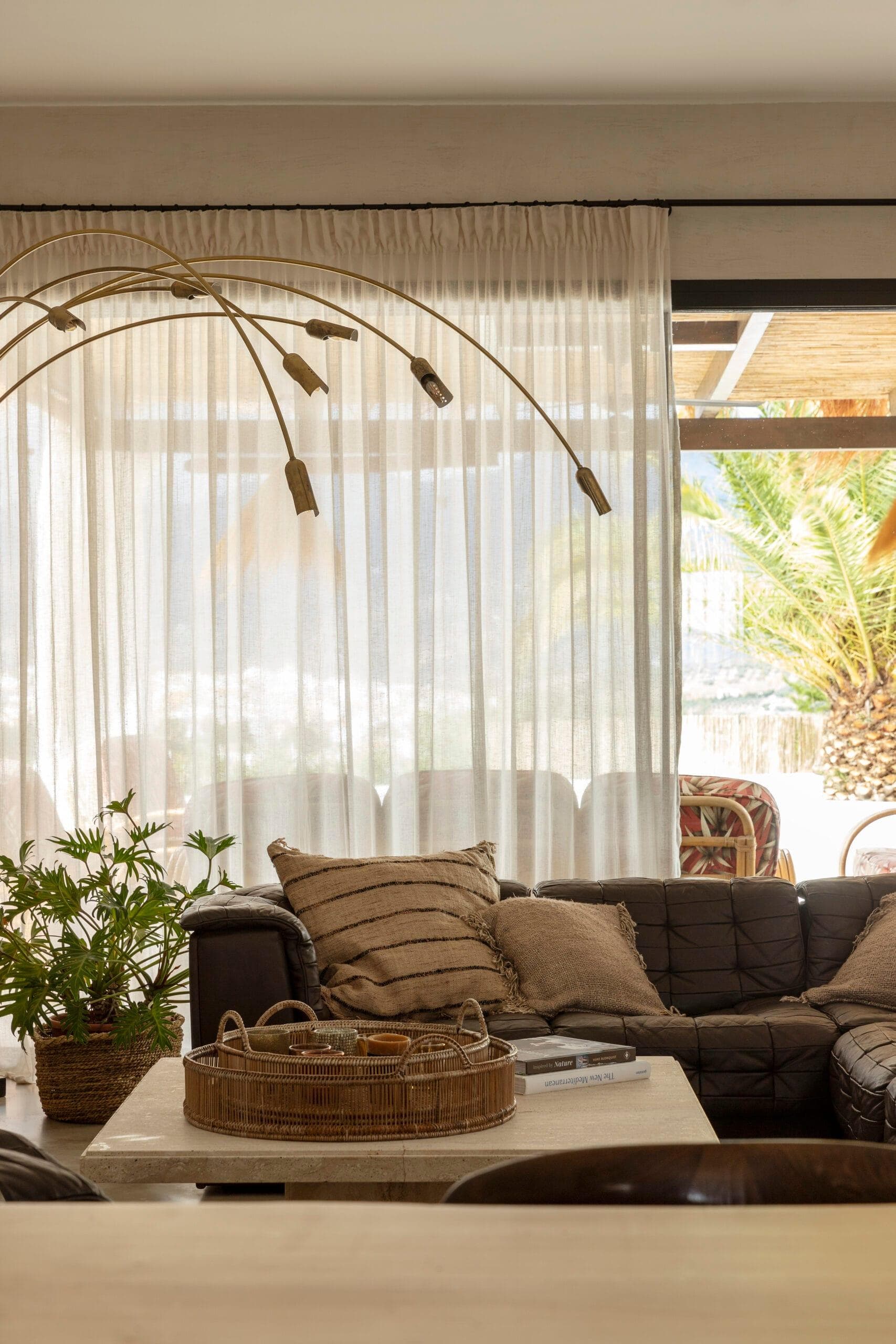 Inside, the interiors feature taupe, gray, and beige tones. © STYLEDWAY