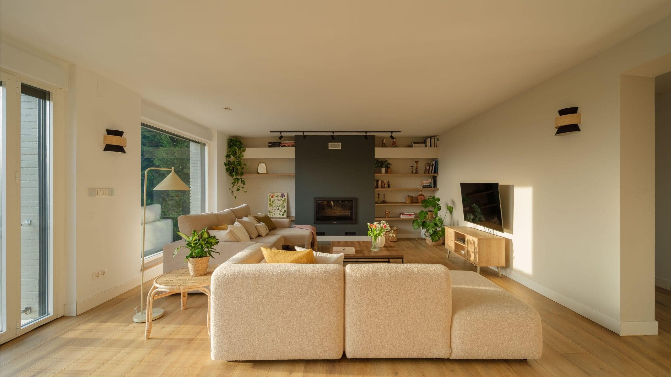 The large living room where hosts can gather around the fireplace.