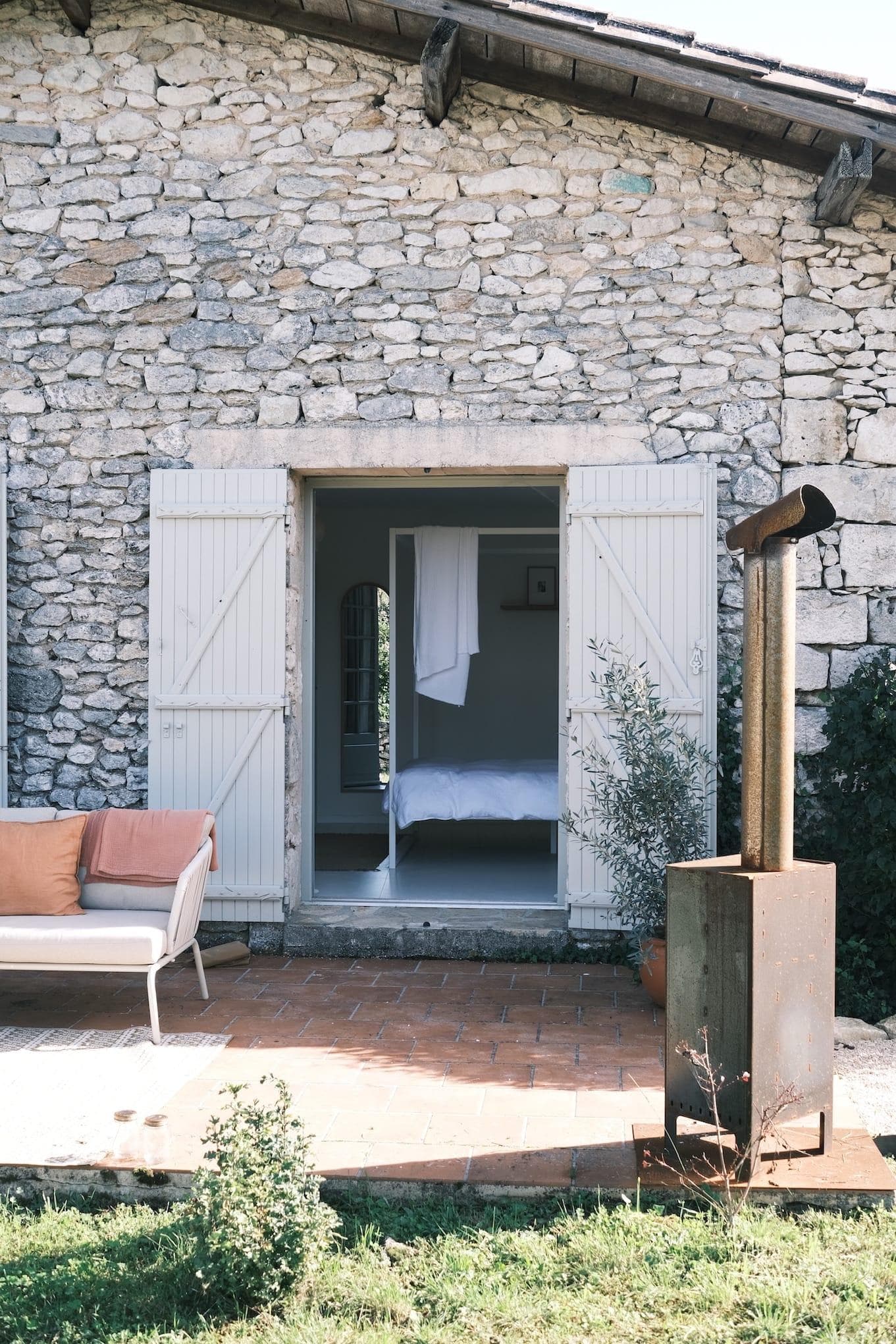 Bienvenue à Maison Rosé, jolie bâtisse en pierre parfaitement rénovée.