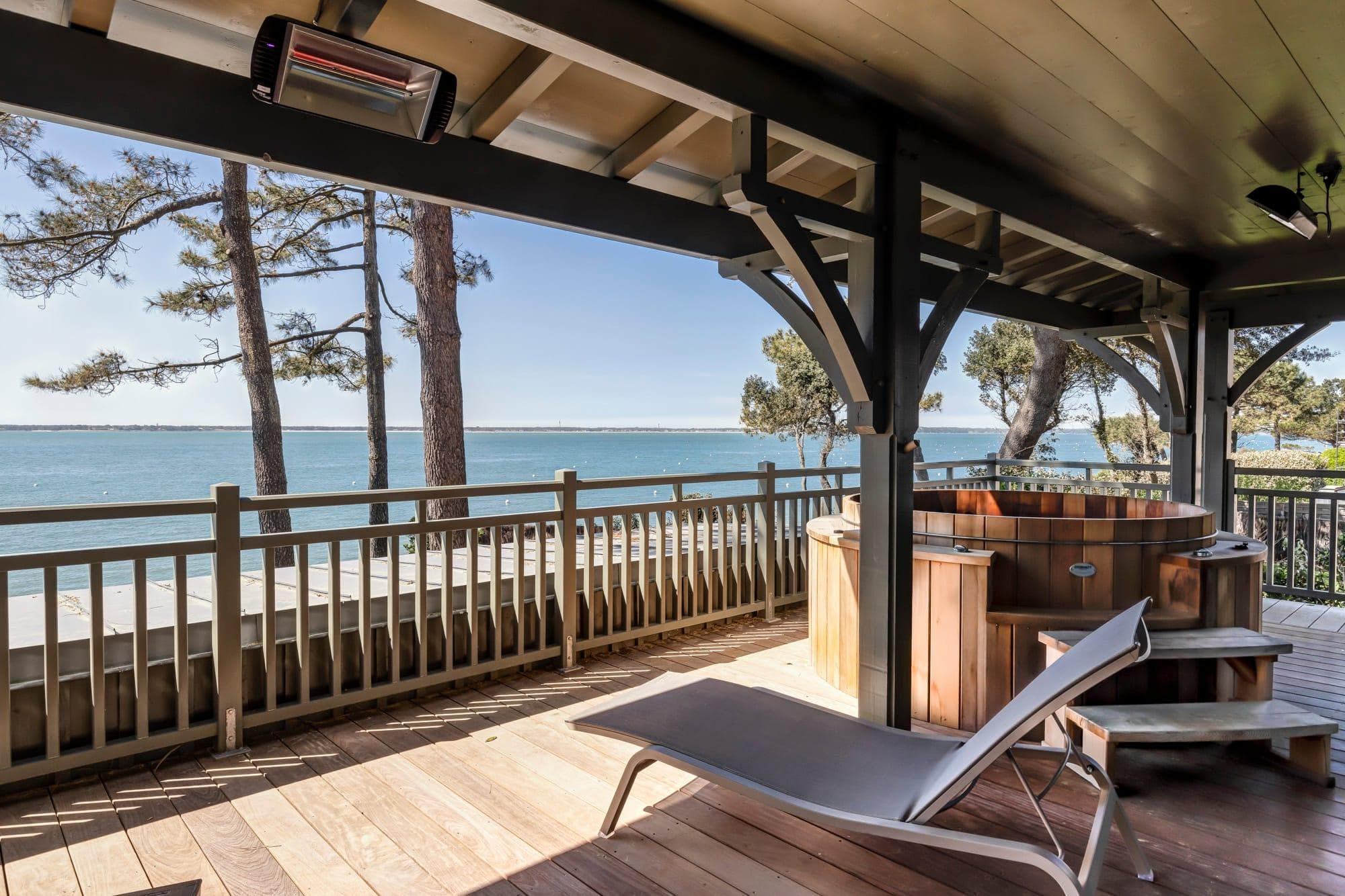 Nordic spa session while gazing out at the open sea. © Sophie Lloyd