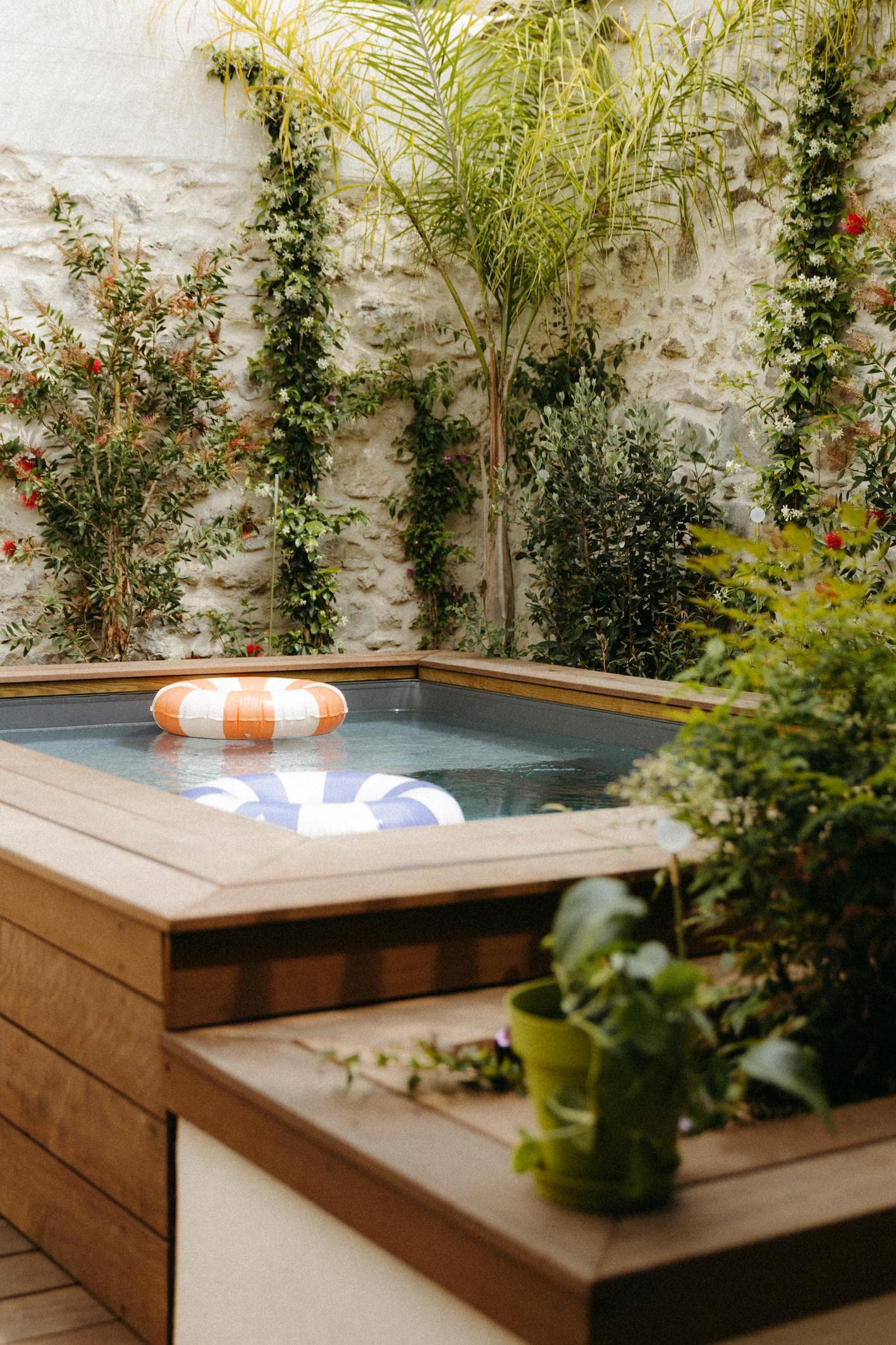 In the courtyard, a charming pool to cool off in. © A. Di Francesco